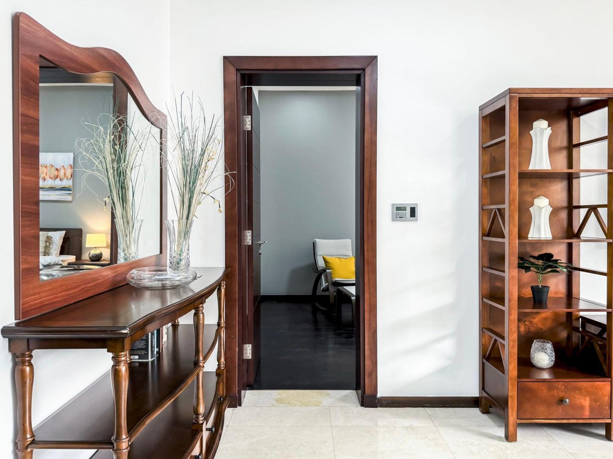 Modern Beachfront 1br - Tiara Apartment *