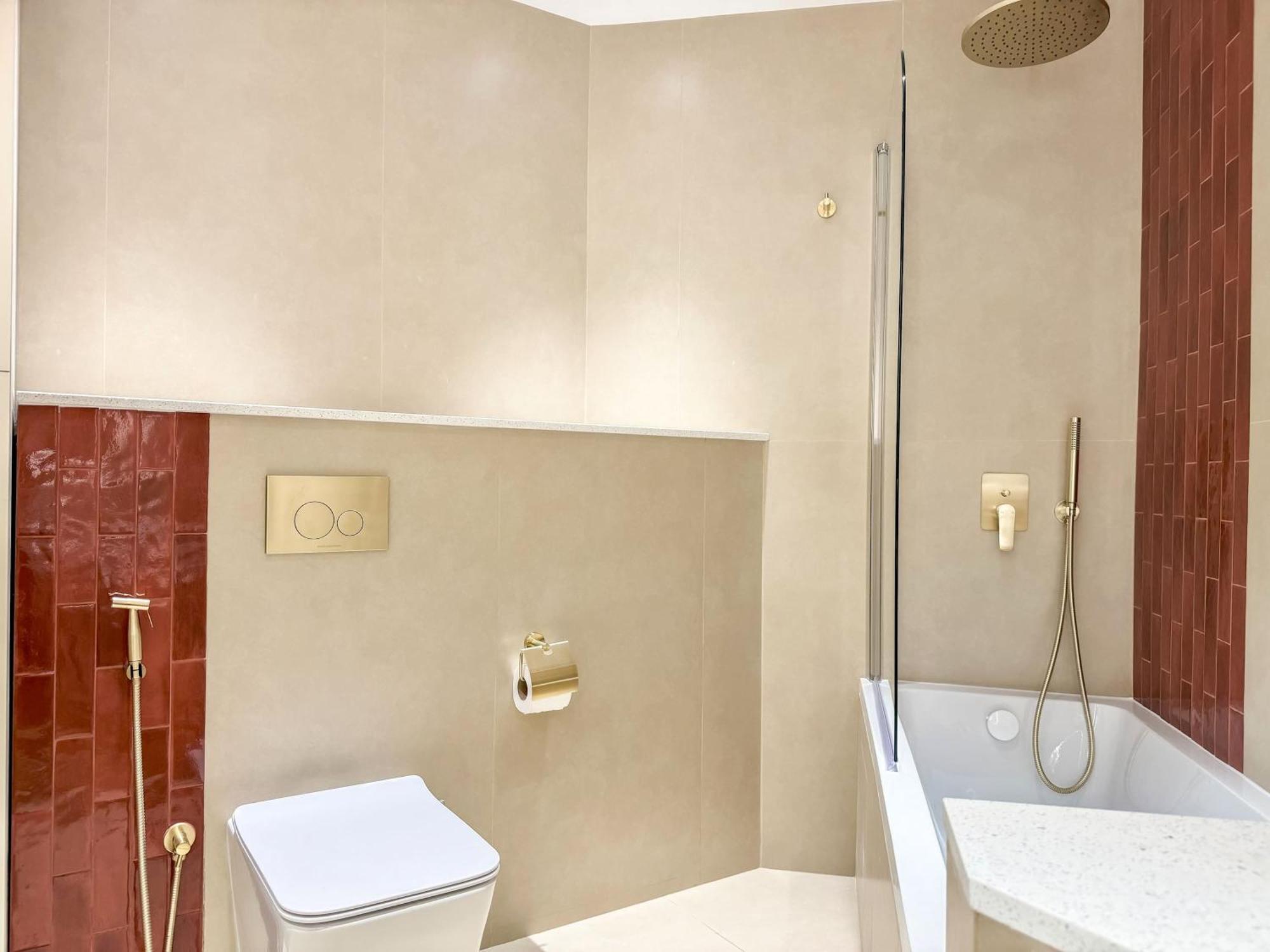 Upgraded 2br At The - Shoreline 1 * Dubaï