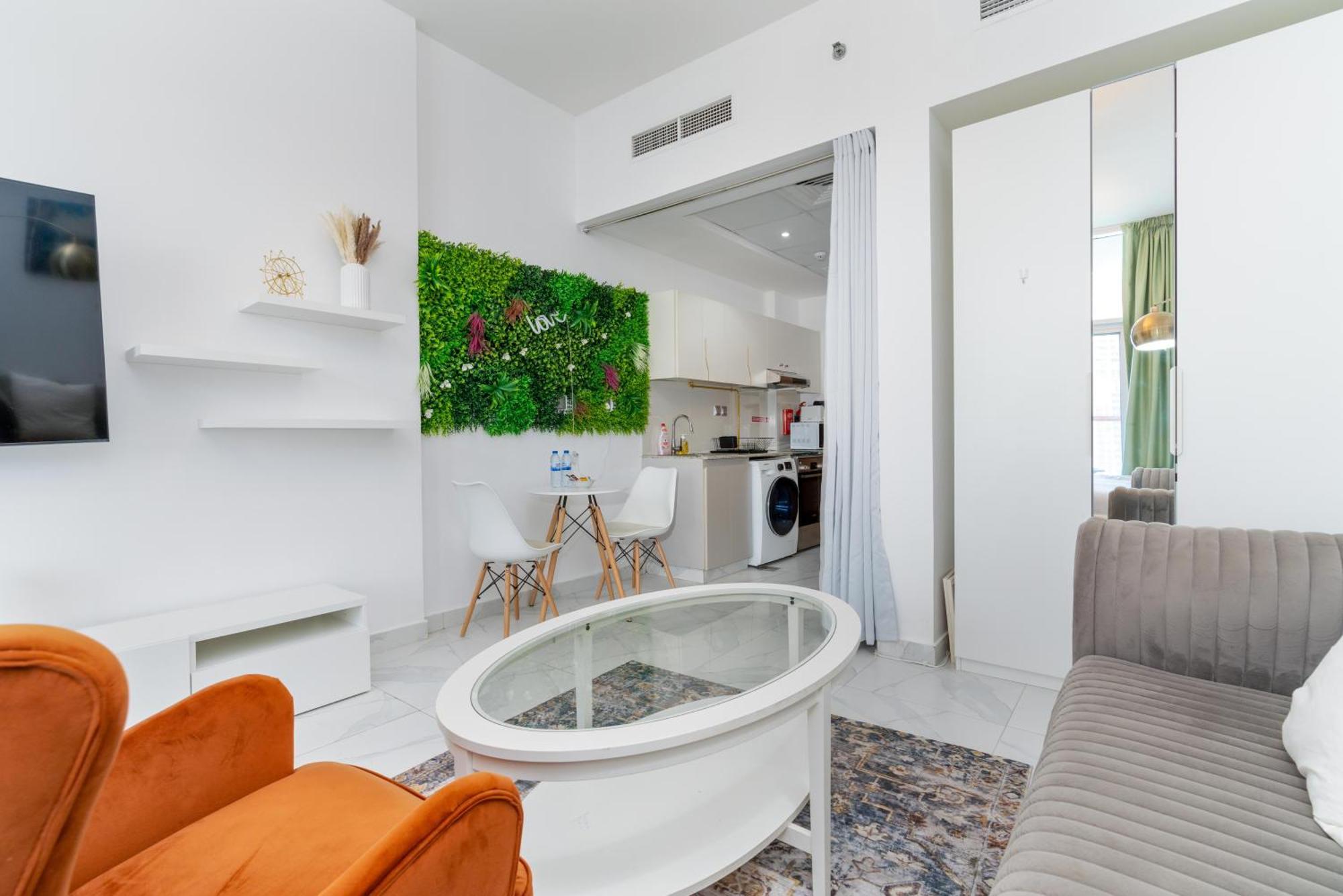 Bespoke Homes - With Canal Views In Millenium Binghatti Residences Dubái