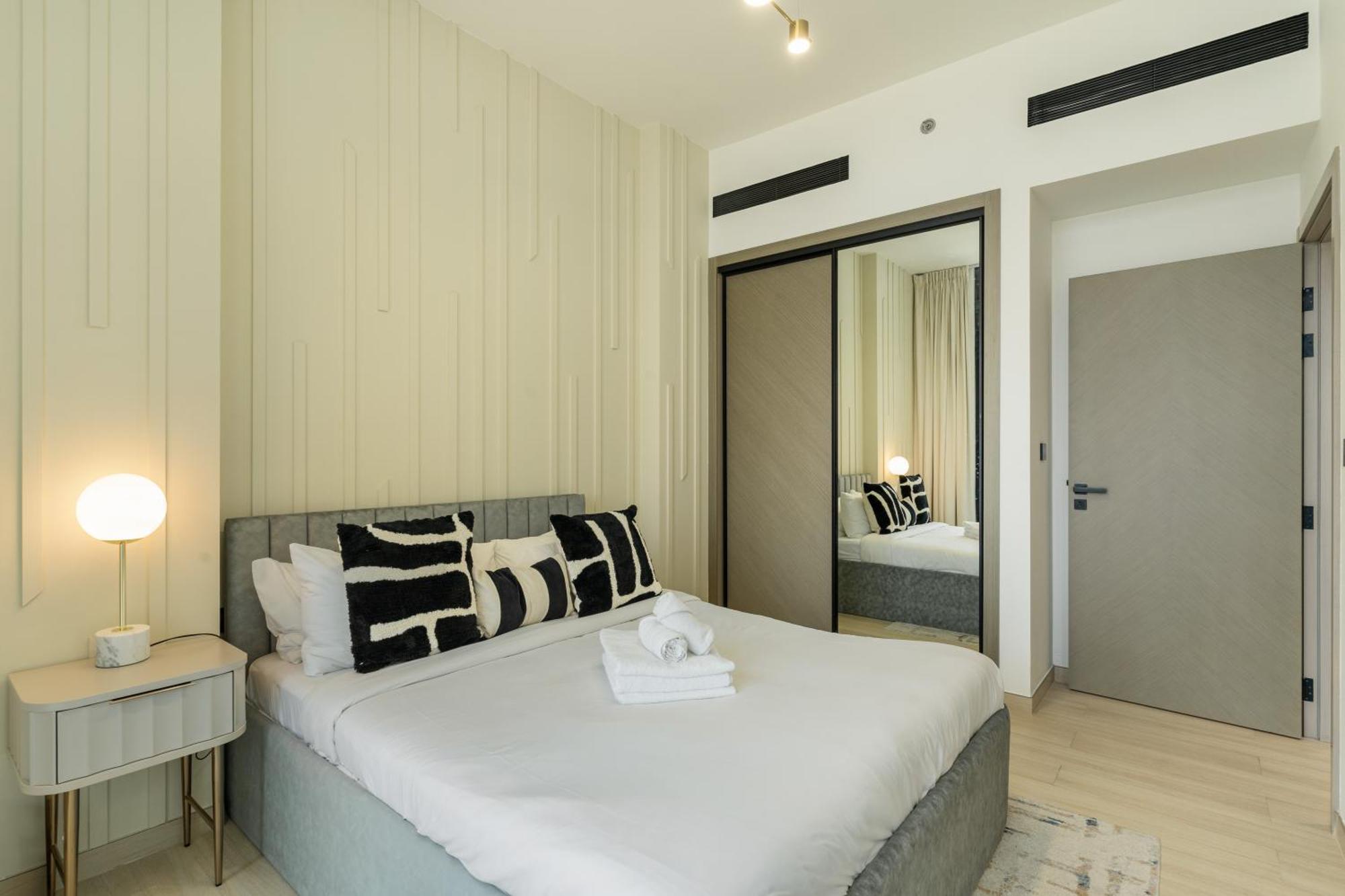 Stylish 3 Bedroom In Jvc Lejlighed