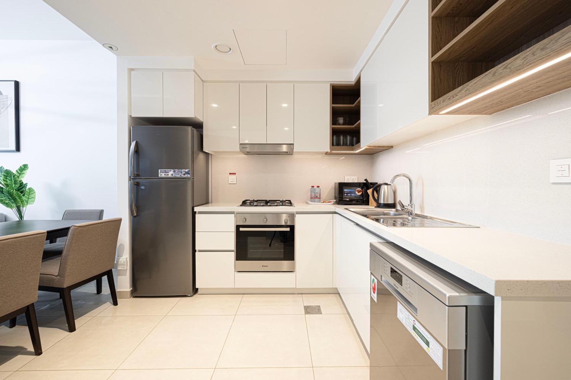 Fresh New 2 Bedroom! Amazing Burj Khalifa View! 5-star Pool & Gym Access! *