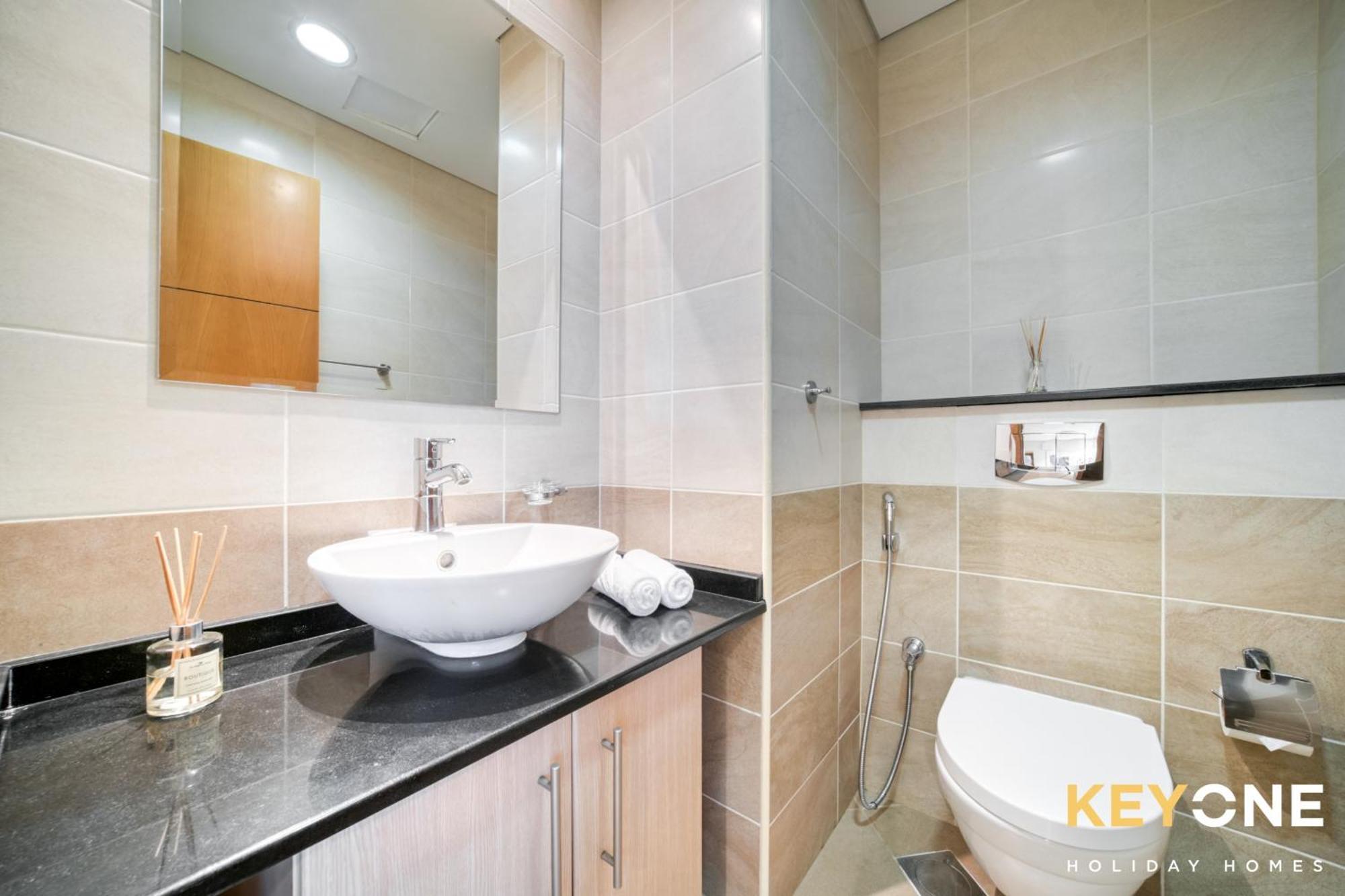 Captivating Sky & Sea Views In Two Bedroom Apartamento