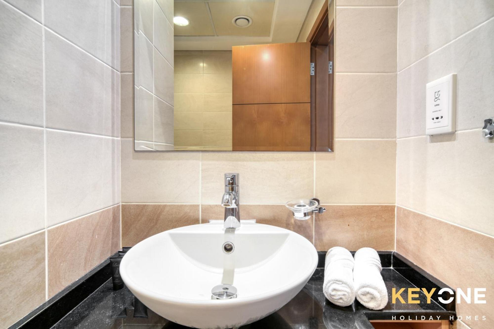 Captivating Sky & Sea Views In Two Bedroom