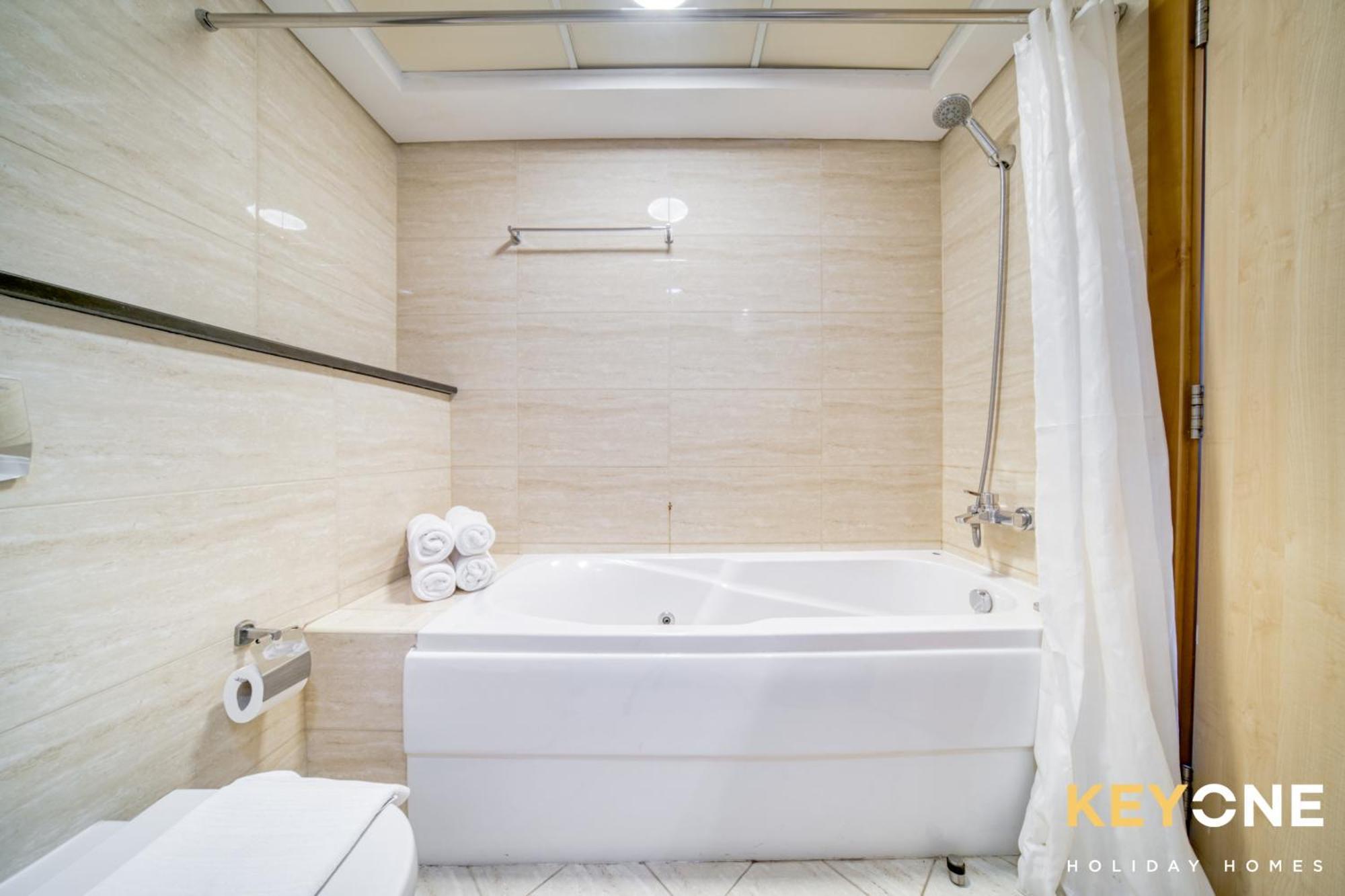 Captivating Sky & Sea Views In Two Bedroom Apartamento