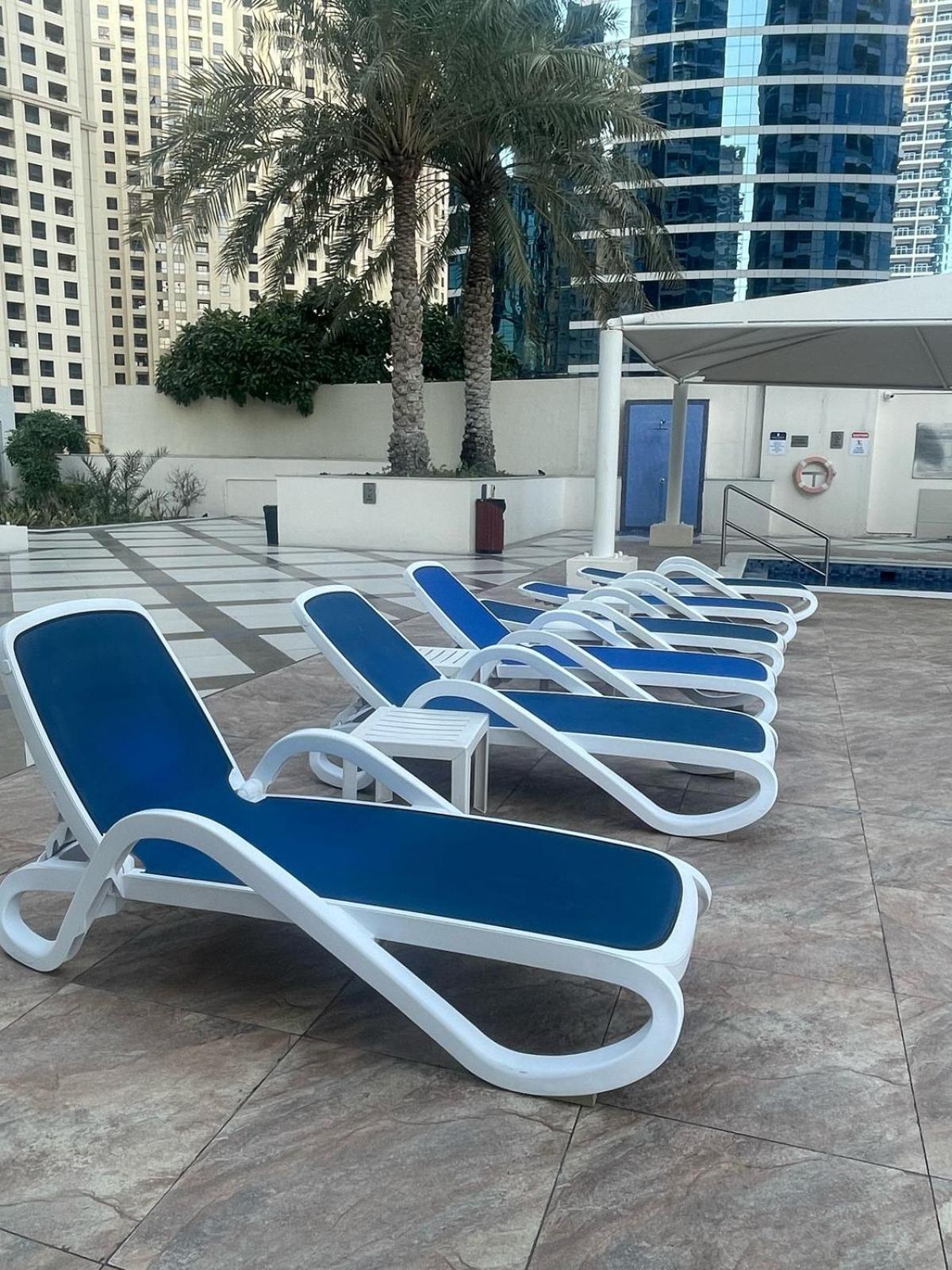 & View In The Center Of Marina Apartment