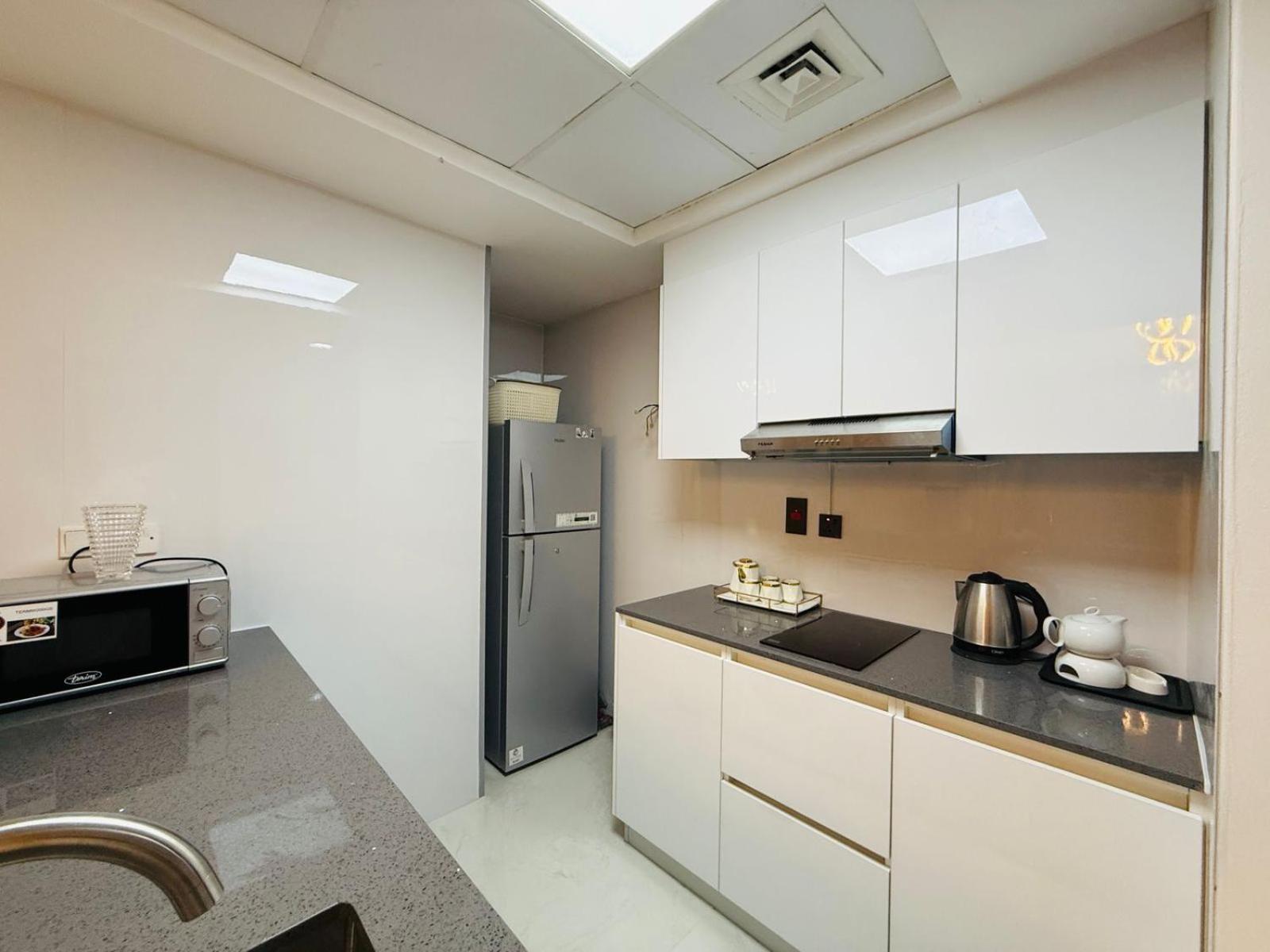One-master Bedroom - Luxury - 2 Min Walk To Tram