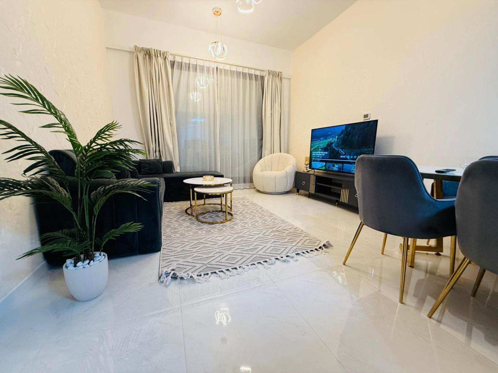 One-master Bedroom - Luxury - 2 Min Walk To Tram *