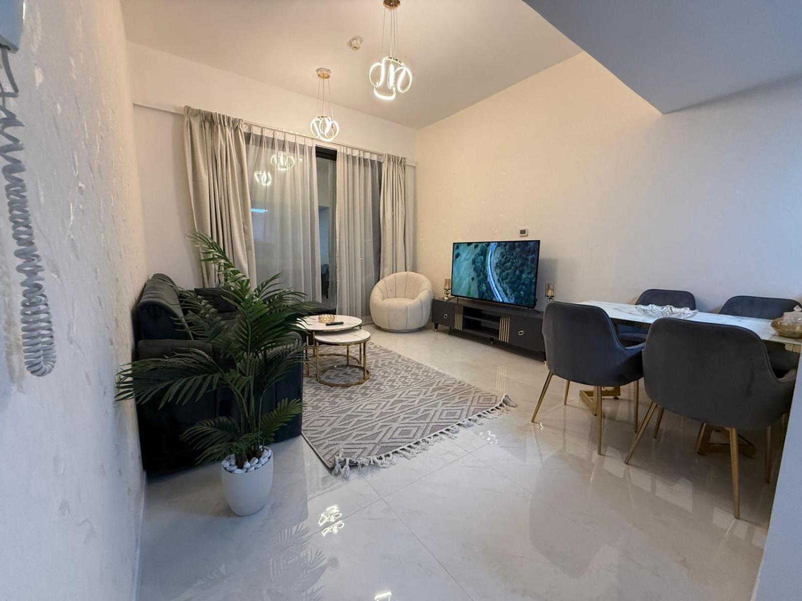 One-master Bedroom - Luxury - 2 Min Walk To Tram Dubaï