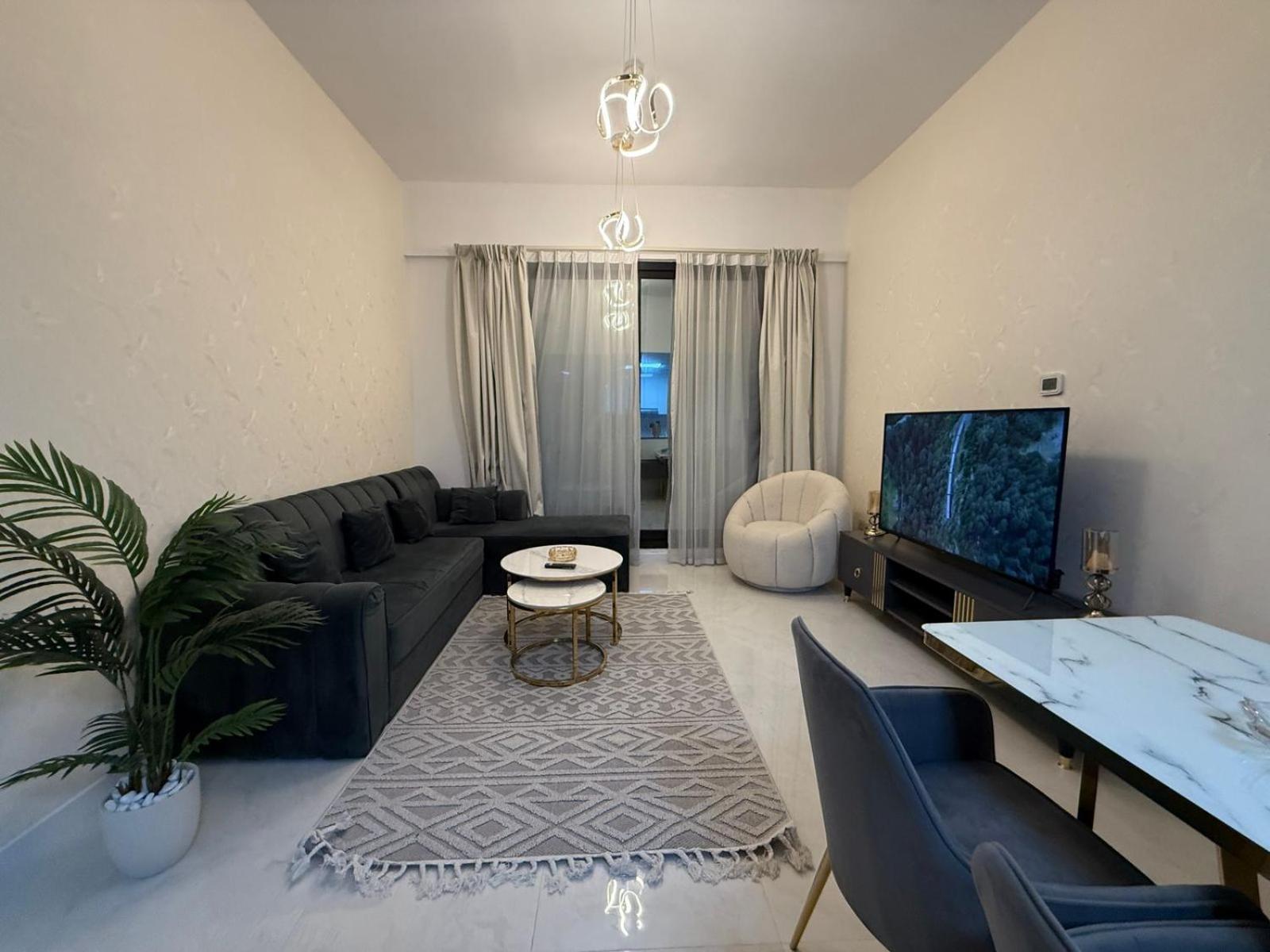 One-master Bedroom - Luxury - 2 Min Walk To Tram Dubaï