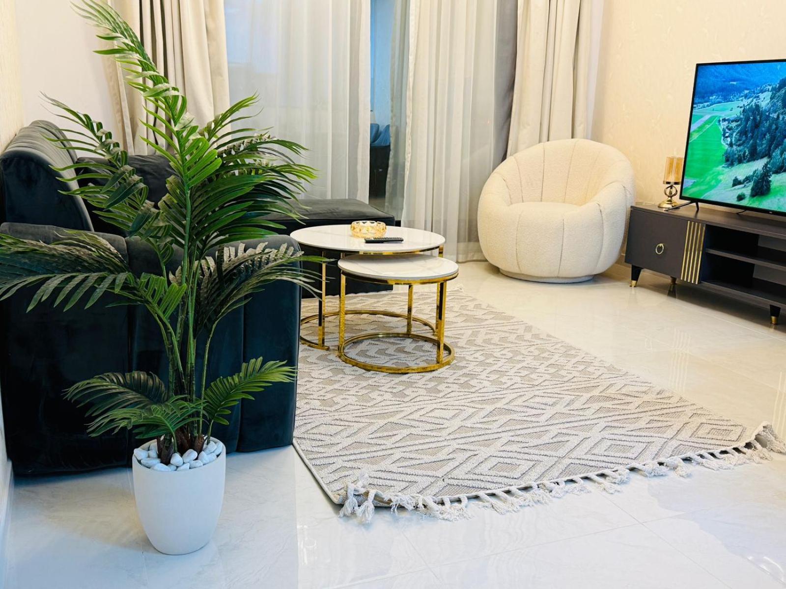 One-master Bedroom - Luxury - 2 Min Walk To Tram