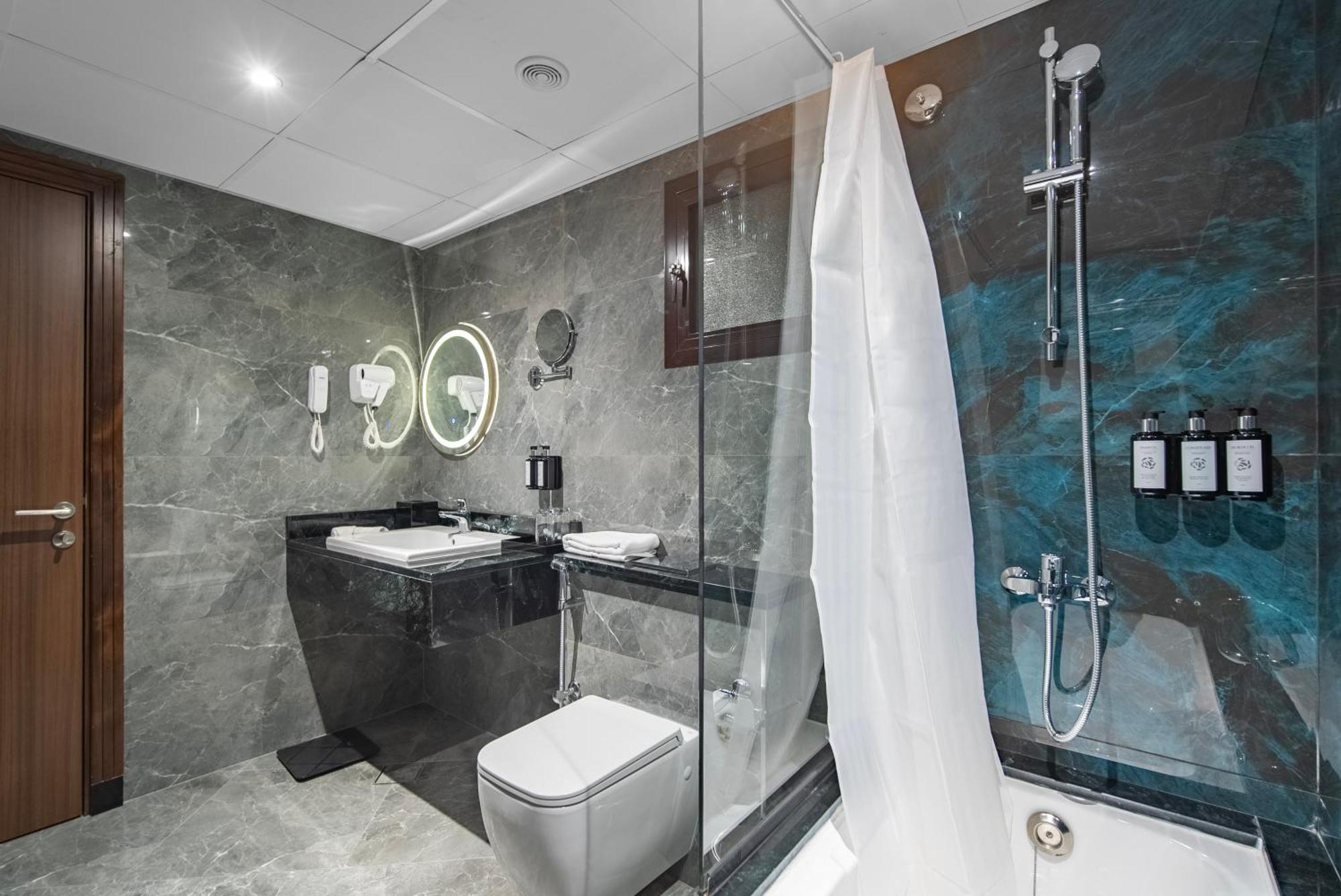 Grand Ambassador Hotell 3*