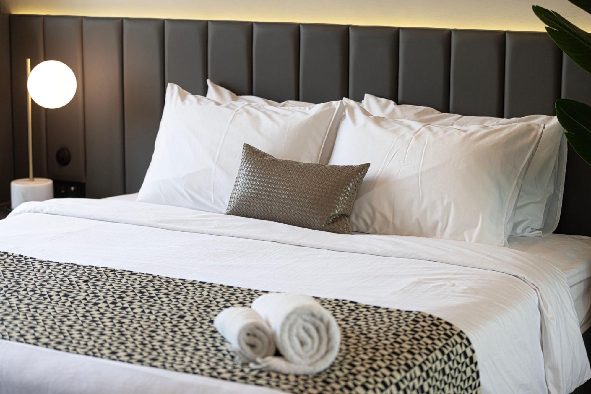 2br Gem Steps From Mall & Burj