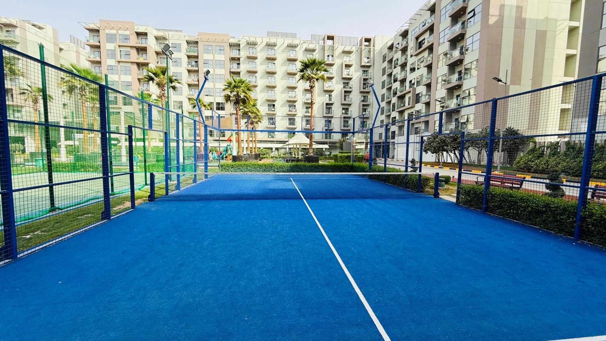 Apartamento Lawnz Luxury Furnished With Balcony Swimming Pool Gym Kids Play Ground