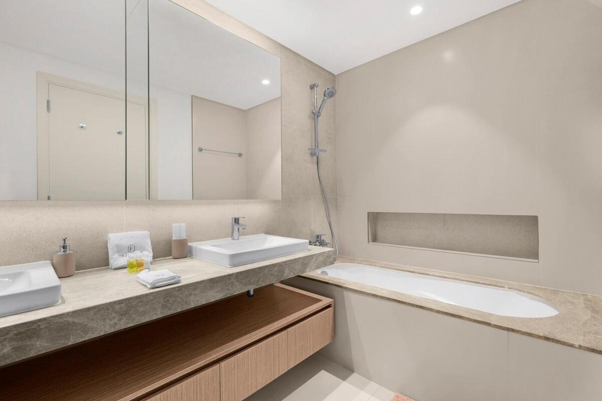 Apartment First Class Creek 2br With Balcony, Gym, Pool, And Parking Dubai