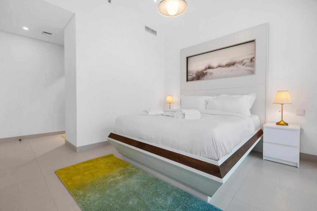 First Class Creek 2br With Balcony, Gym, Pool, And Parking Dubai