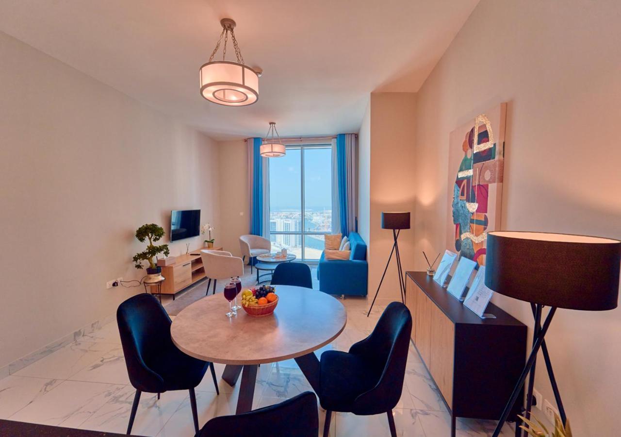 Spacious 1br In Habtoor With Canal Views & Close To Mall Apartemen