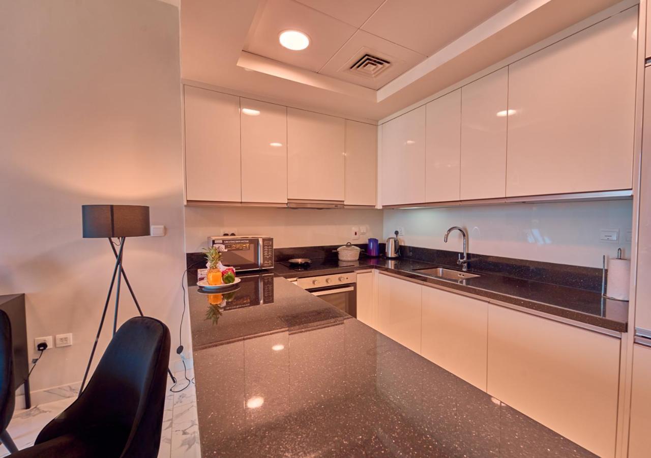 Spacious 1br In Habtoor With Canal Views & Close To Mall Apartemen *