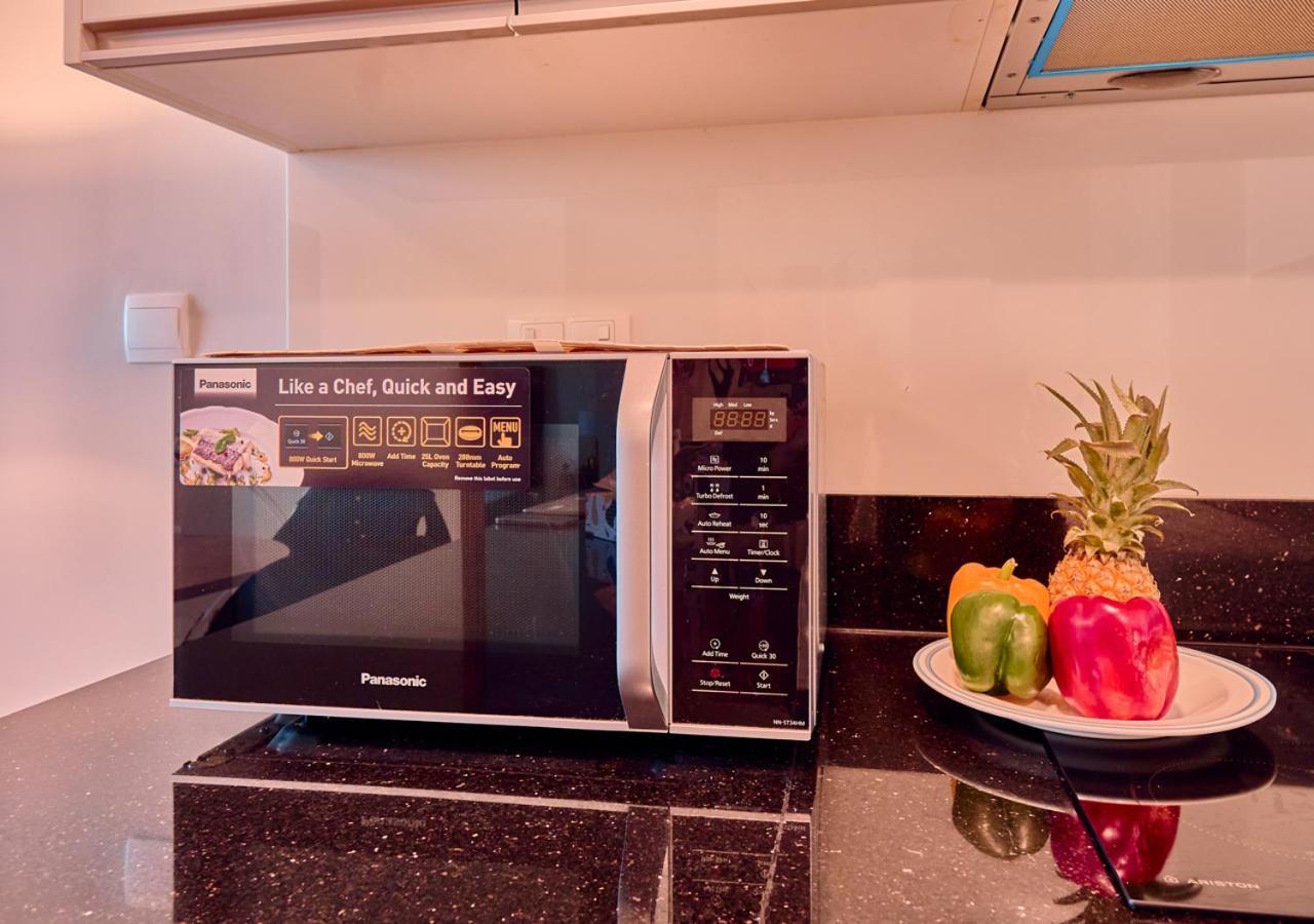 Apartemen Spacious 1br In Habtoor With Canal Views & Close To Mall Dubai