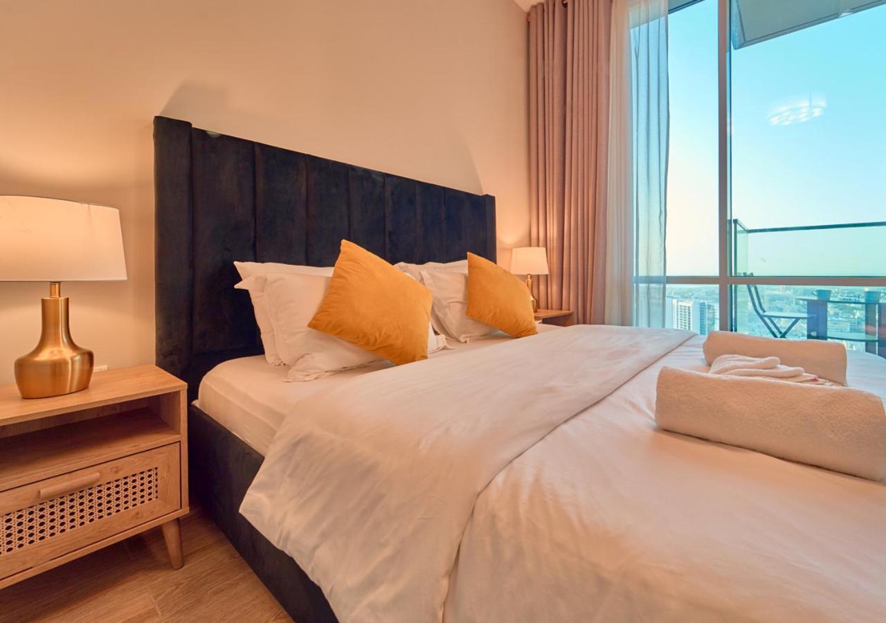 Spacious 1br With Canal View, Close To Mall By Voye Homes
