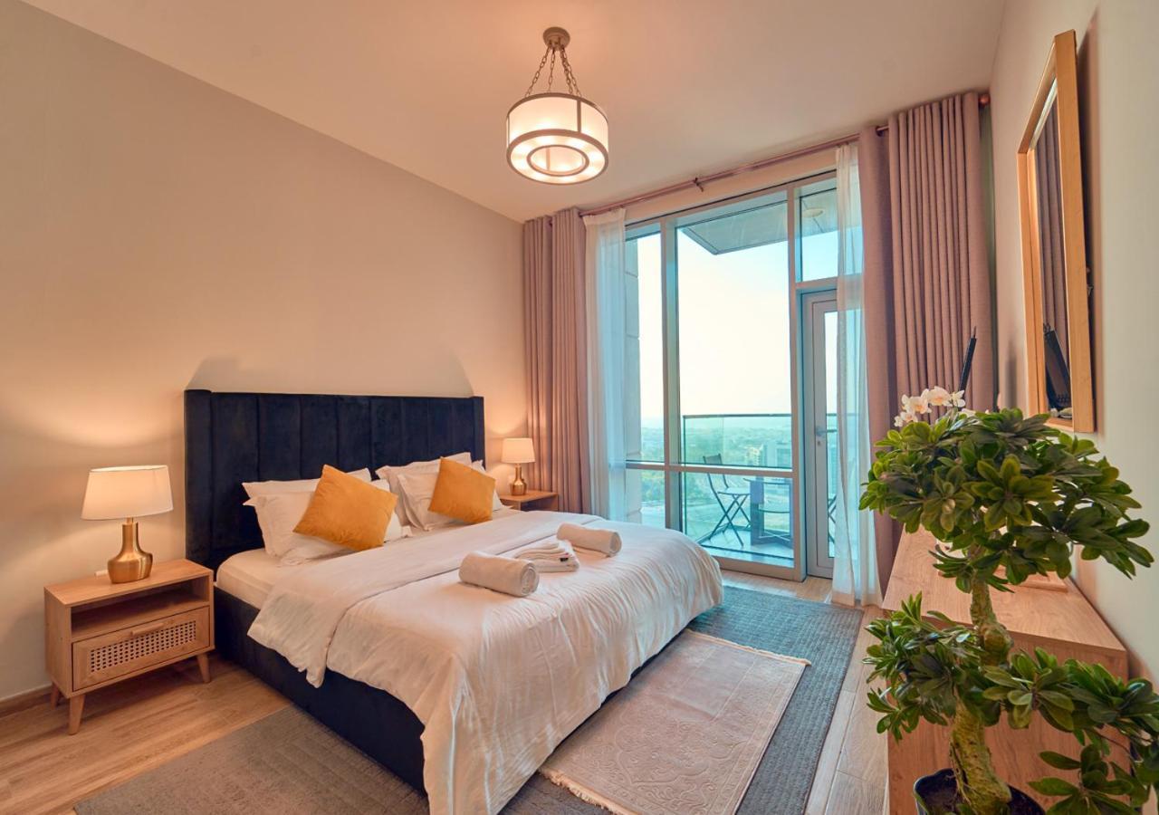 Spacious 1br In Habtoor With Canal Views & Close To Mall Apartemen Dubai
