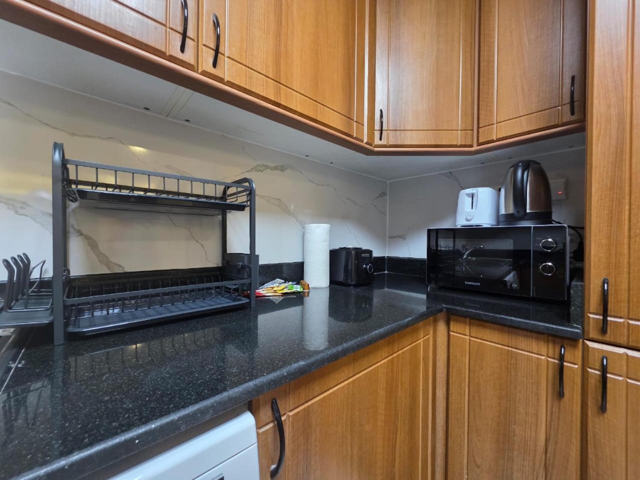 28- Affortable Cozy Living, Work Friendly, Longer Stays Next To Tram Appartement Dubaï