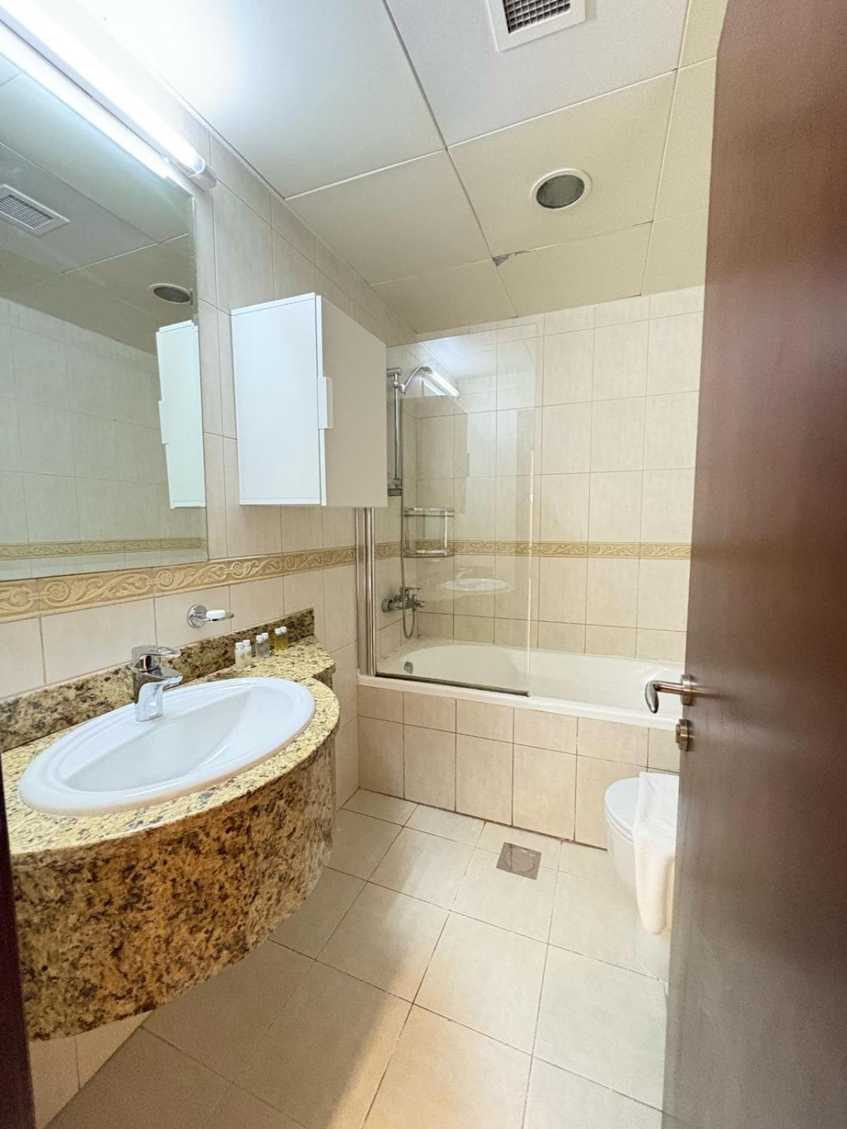 28- Affortable Cozy Living, Work Friendly, Longer Stays Next To Tram Dubaï