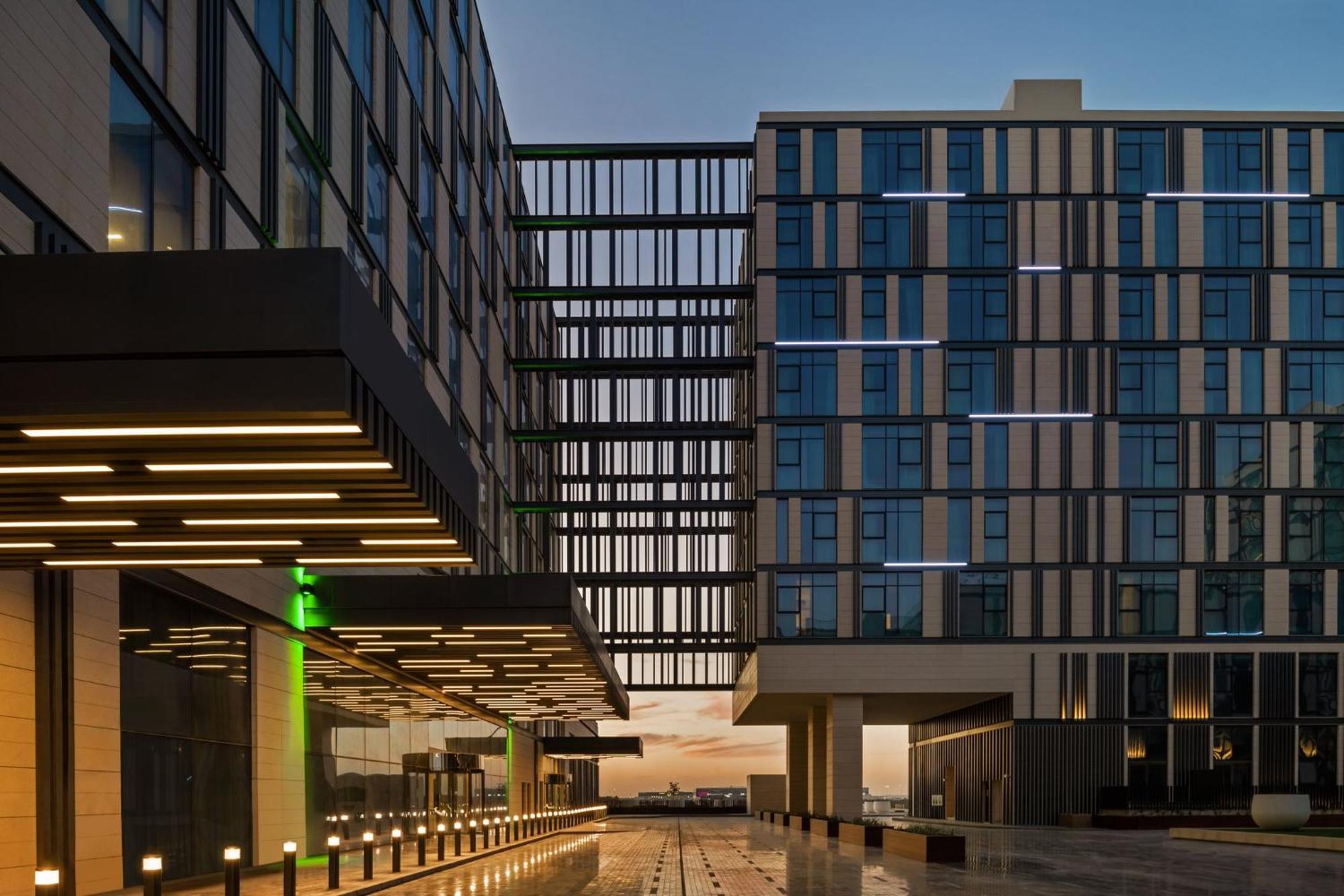 Al-maktoum Airport By Ihg Hotel Dubai
