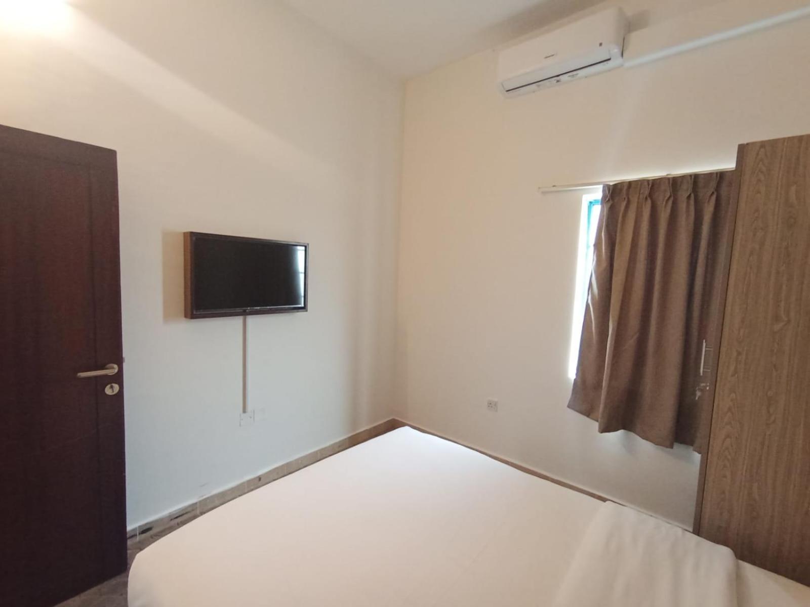 Hyba & * Dubai