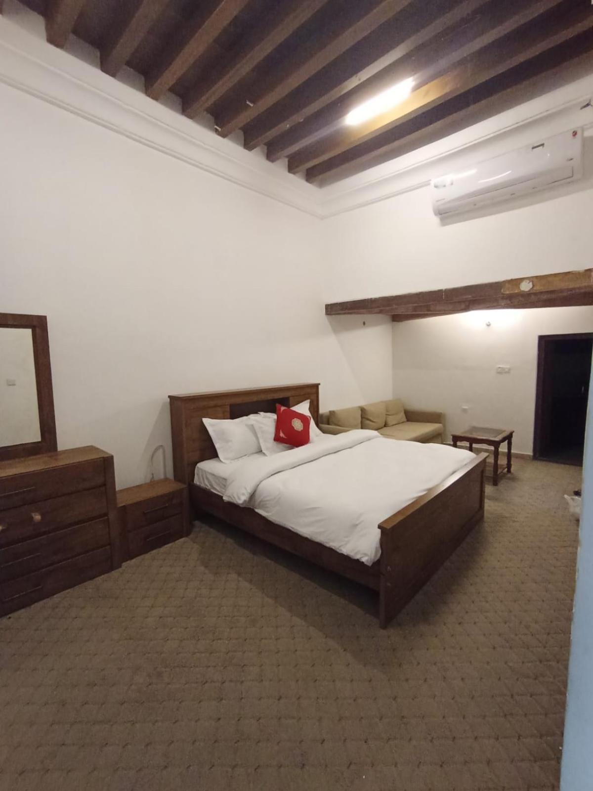 Hyba & Guest house *