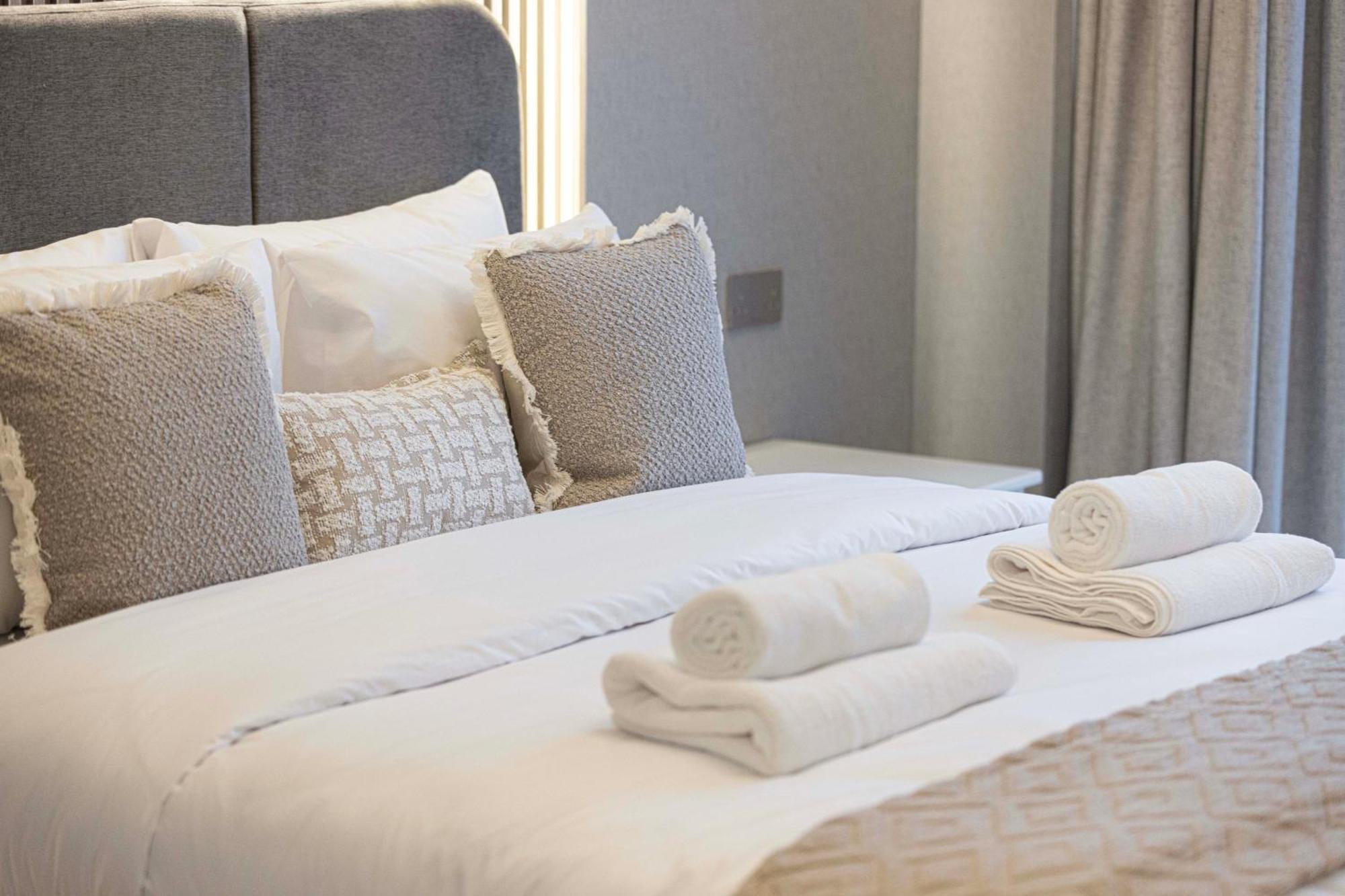 Luxury High Floor Burj Khalifa And Fountain View 5 Minute Walk Mall * Dubai
