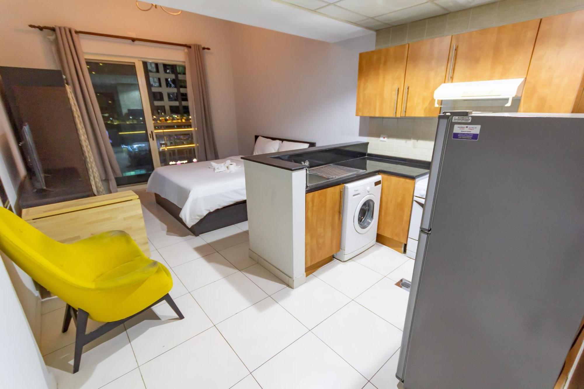 Deluxe For Rent At Marina View Towers * Dubai