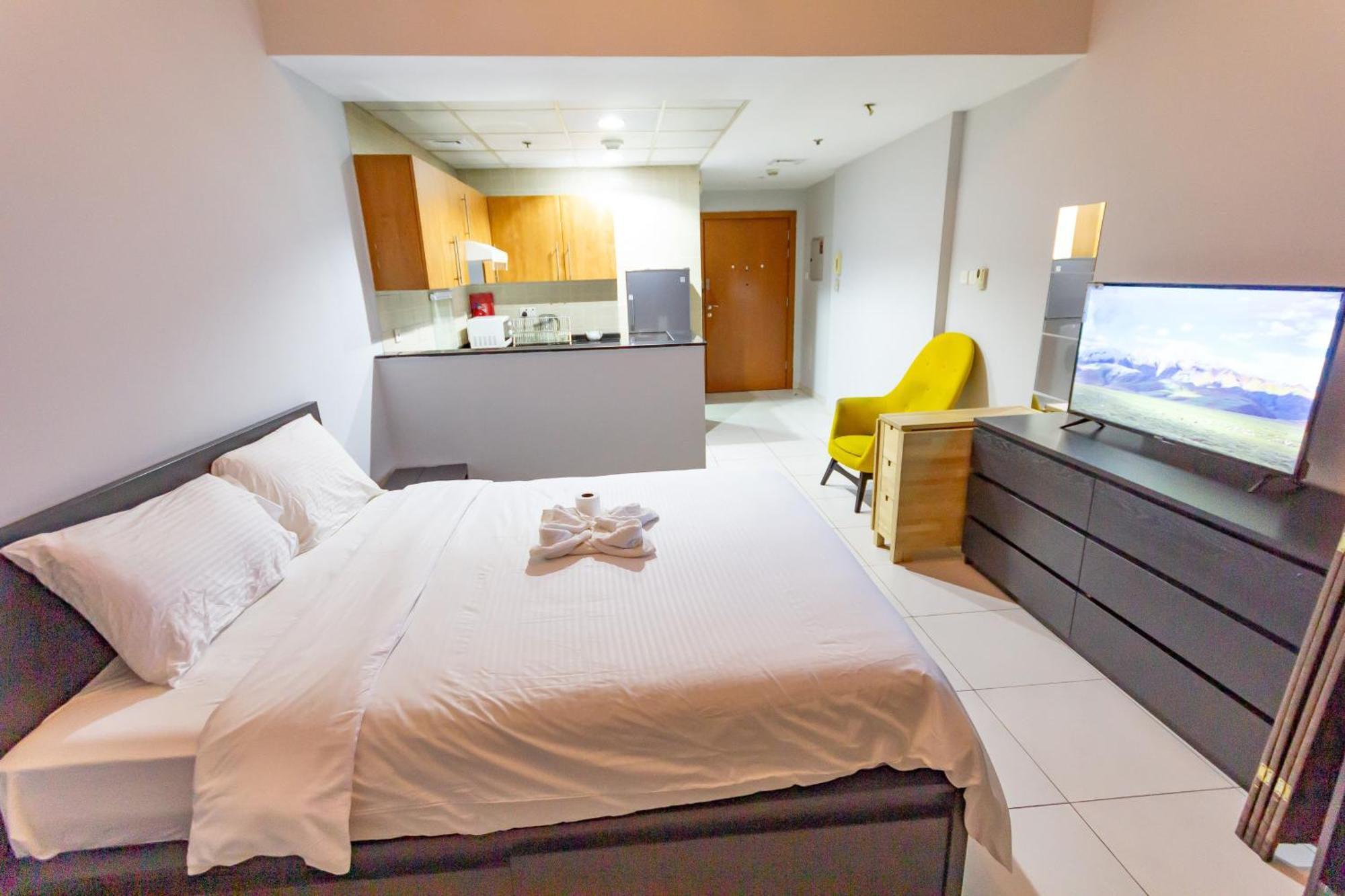 Deluxe For Rent At Marina View Towers * Dubai