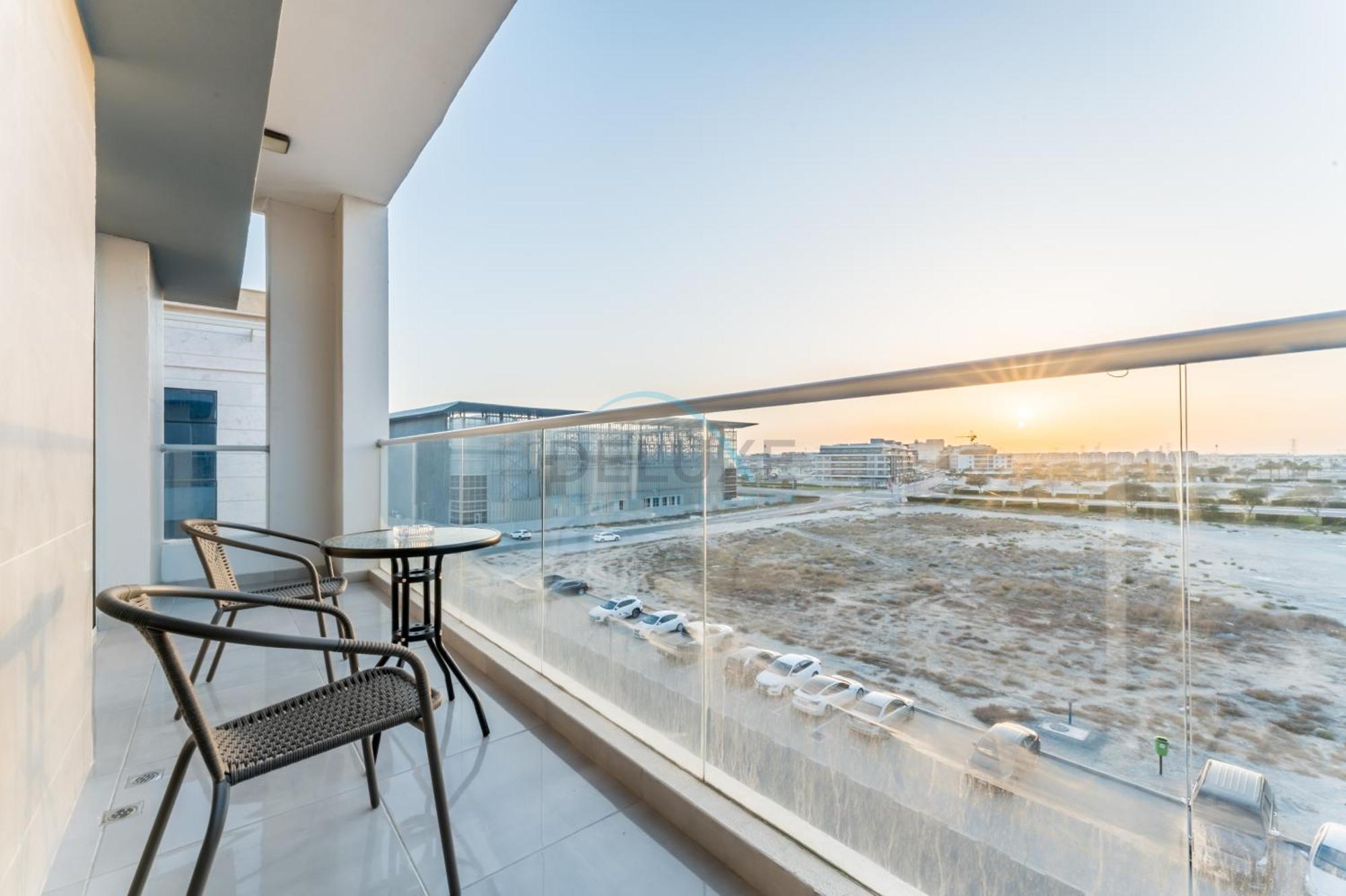 View 1br With Private Balcony Near Golf Clubs, Centurion Onyx, Nad Al Sheba By Deluxe Homes Appartement *