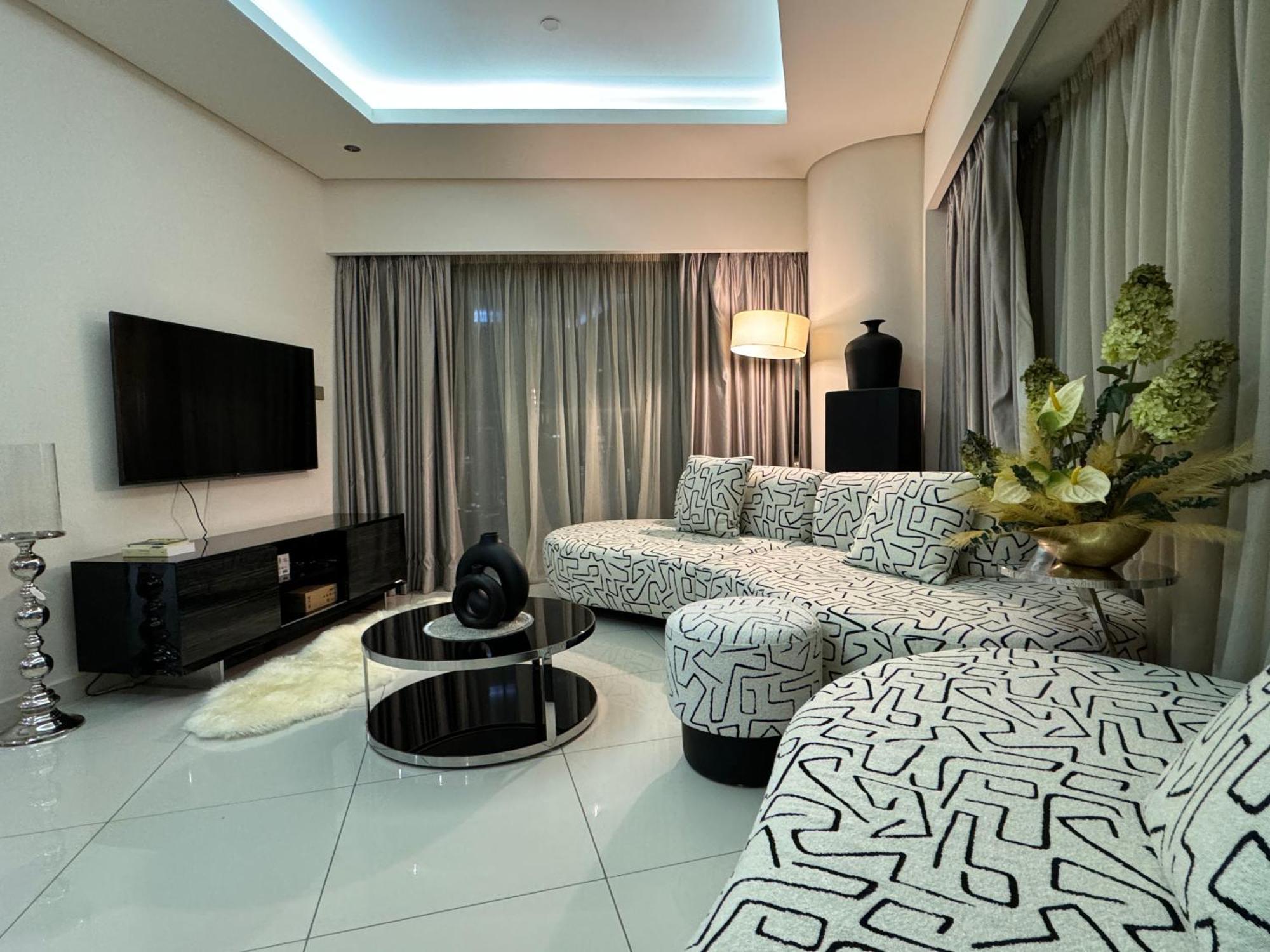 Royal By Damac Paramount Towers B Burj Khalifa Views Apartment Dubai