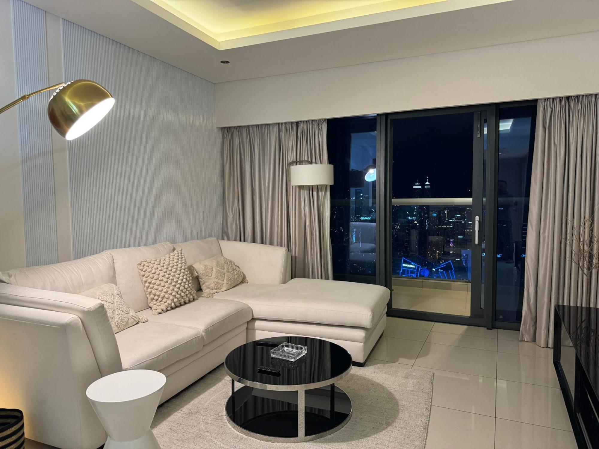Royal By Damac Paramount Towers B Burj Khalifa Views Apartment Dubai
