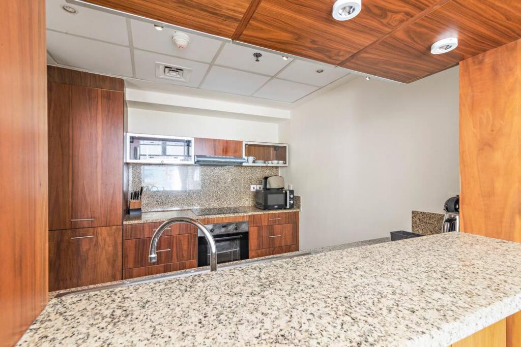 Stonetree - Elegant 1 Bedroom With Partial View Of Canal Appartement
