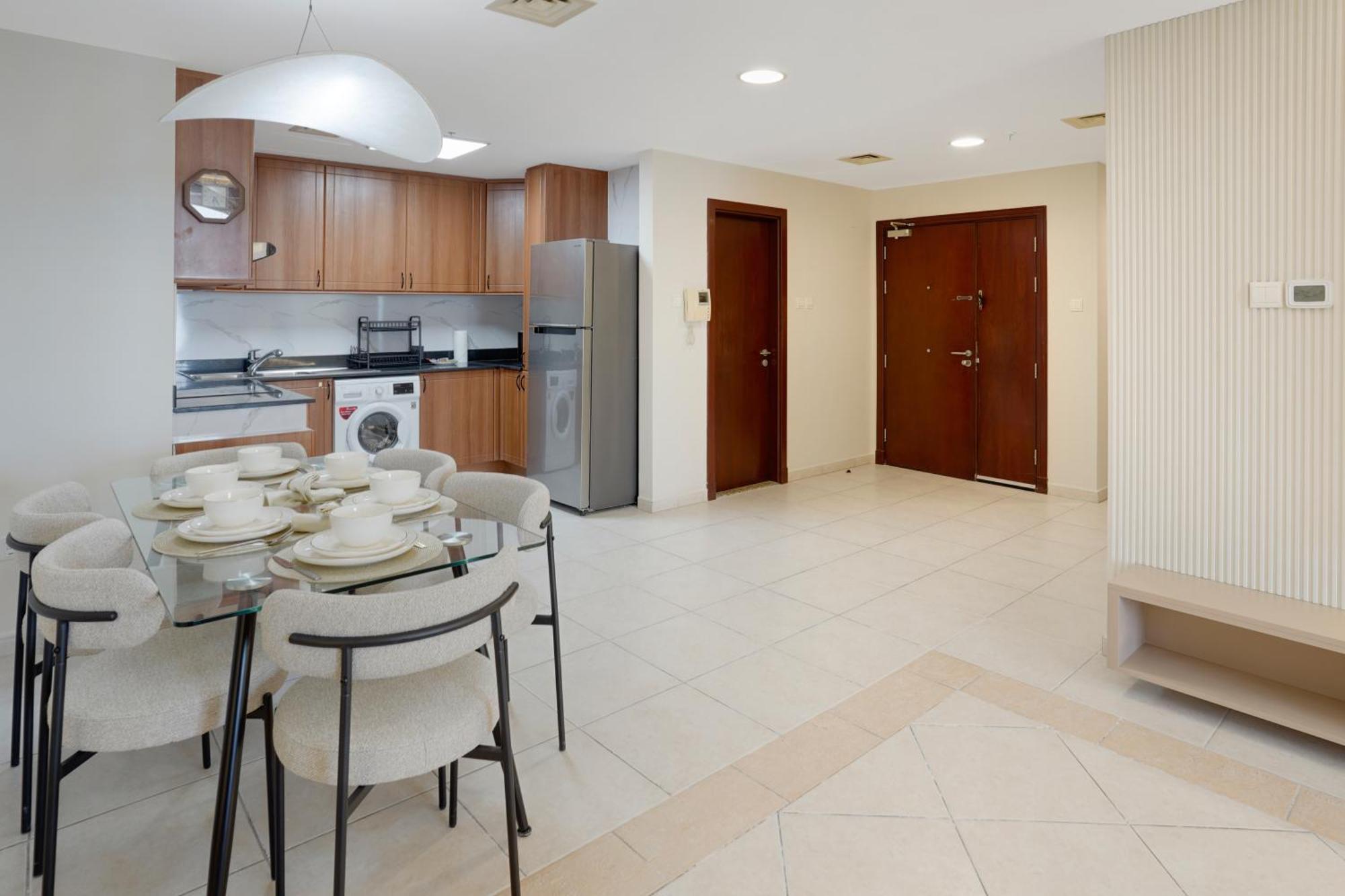 Appartement 28- Affortable Cozy Living, Work Friendly, Longer Stays Next To Tram Dubaï