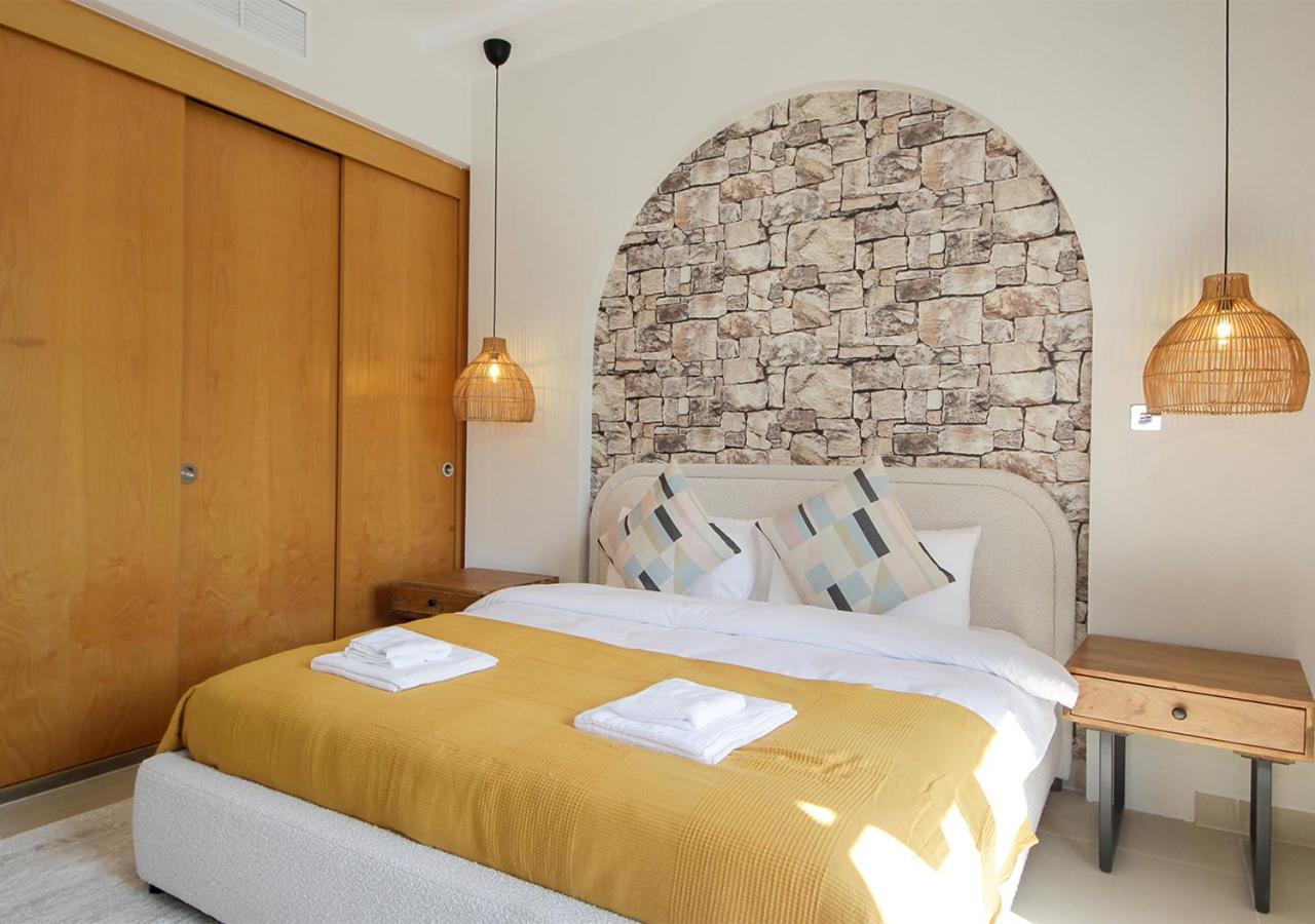 Breathtaking With Roof Garden And Access
