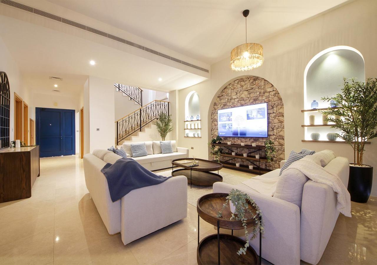 Breathtaking With Roof Garden And Access *