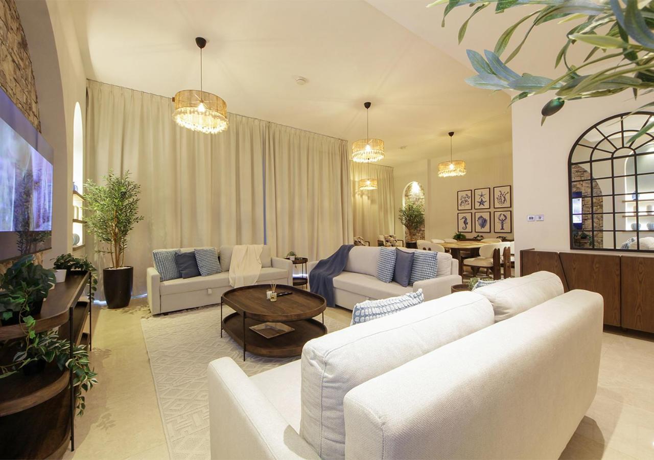 Breathtaking With Roof Garden And Access