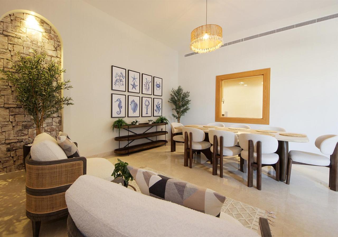 Villa Breathtaking With Roof Garden And Access