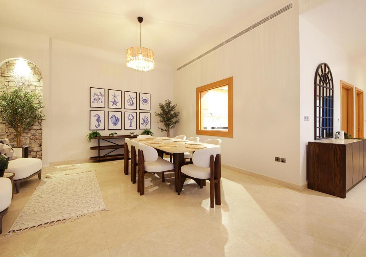 Villa Breathtaking With Roof Garden And Access