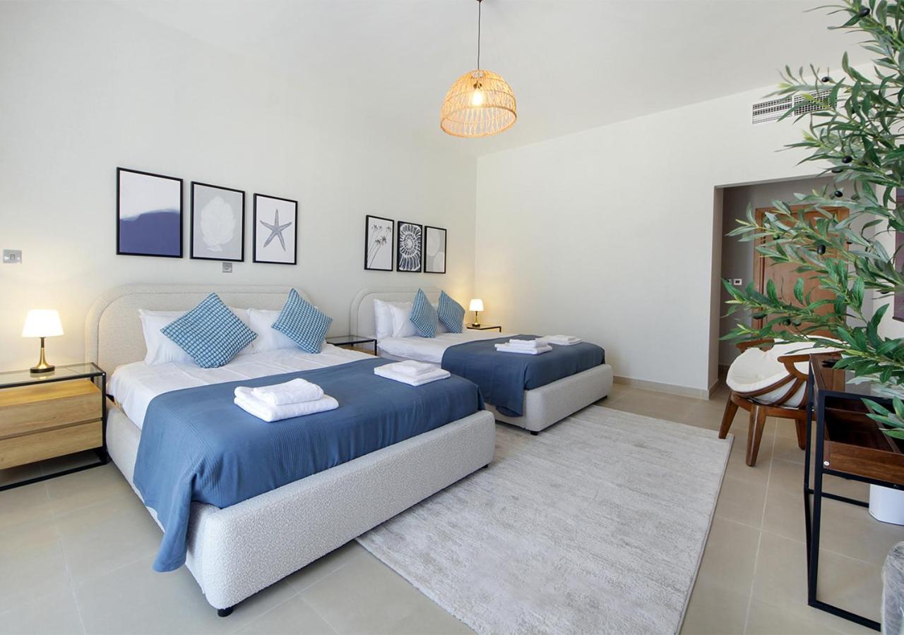 Villa Breathtaking With Roof Garden And Access