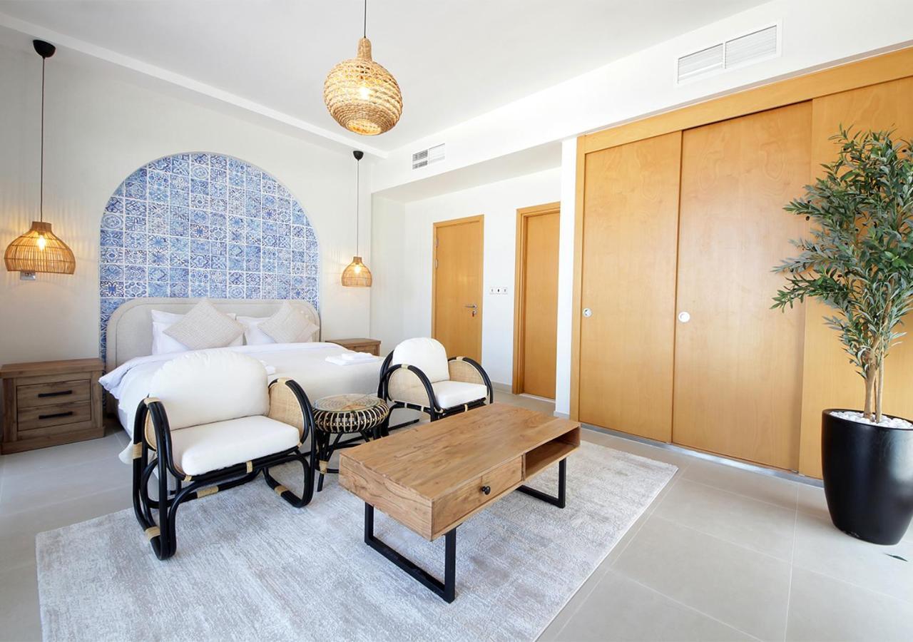 Breathtaking With Roof Garden And Access *