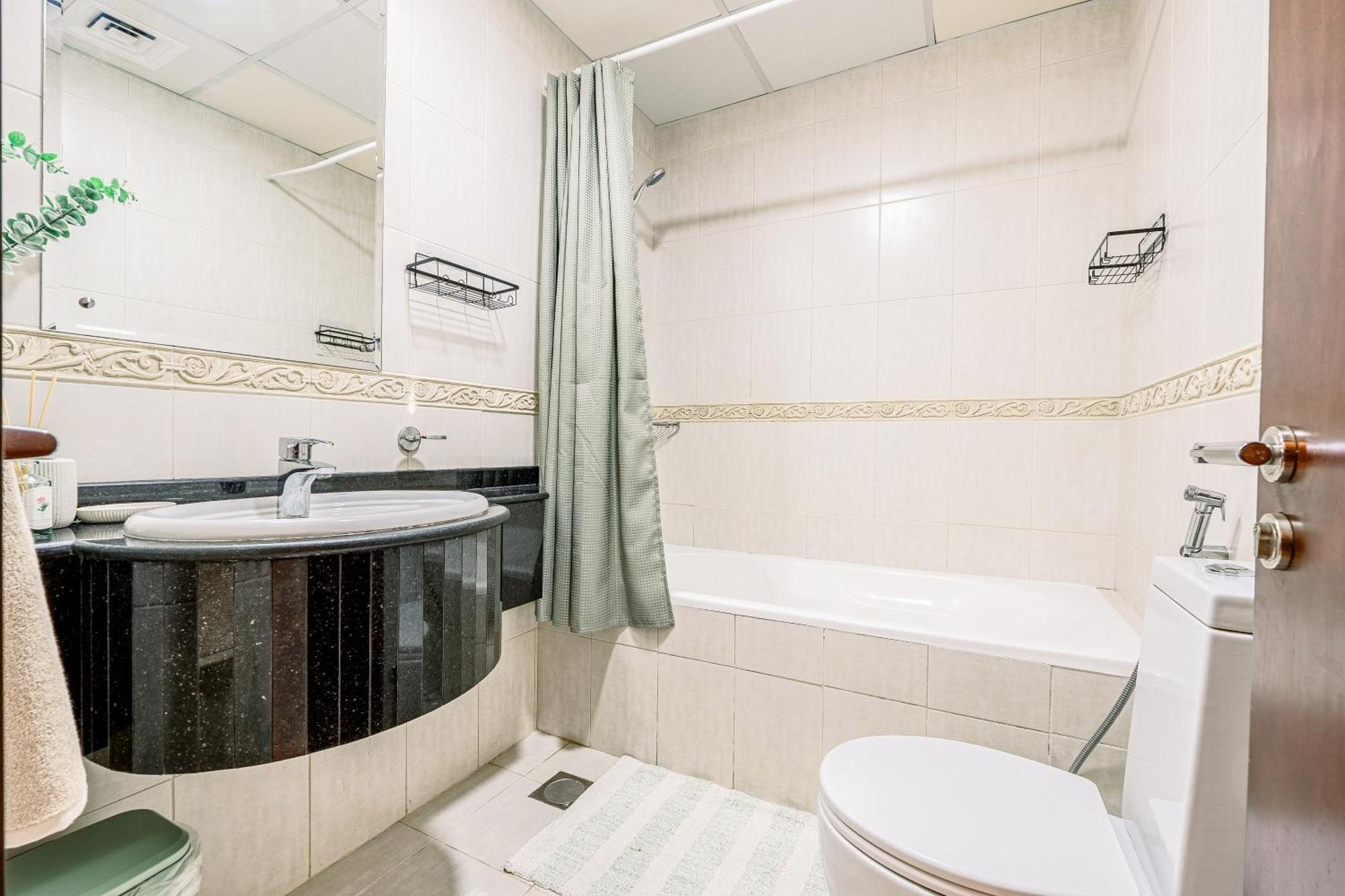 Fabulous 1br In Marina Near With Sea Views *