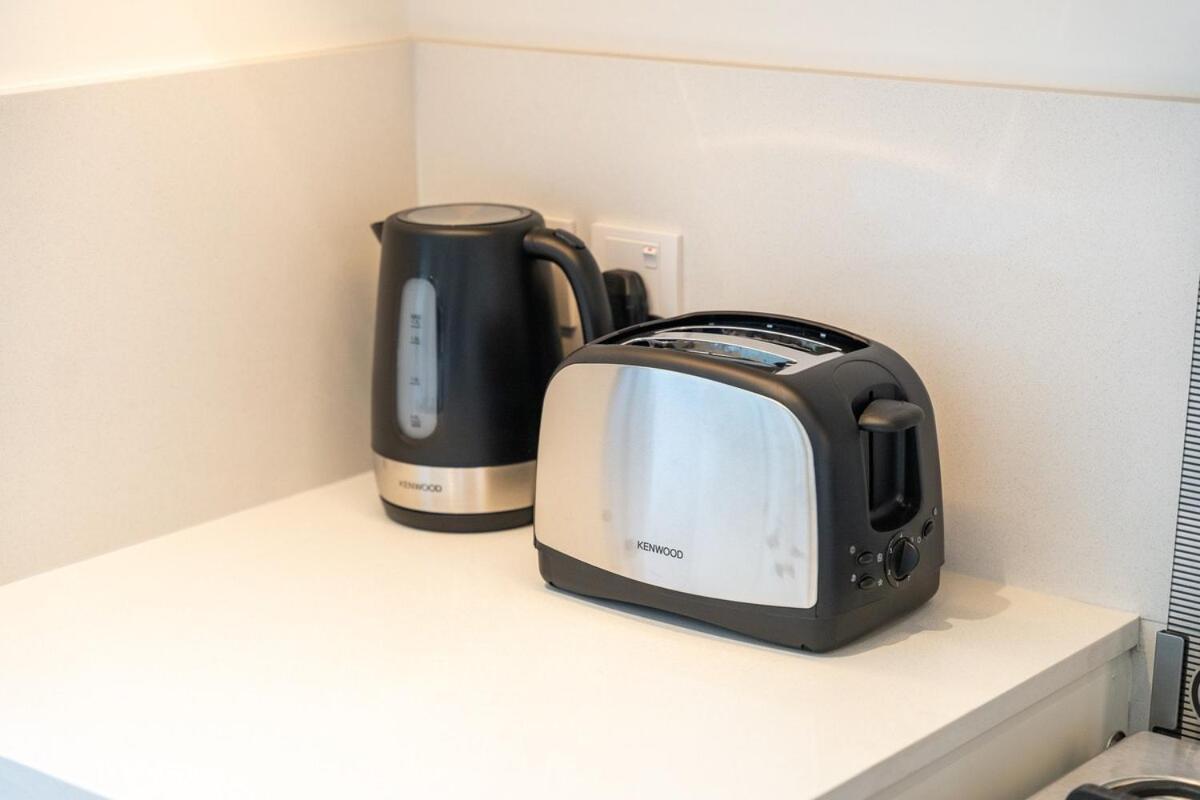 Apartment Chic 1-bed For 4 In Prime Hills Location *