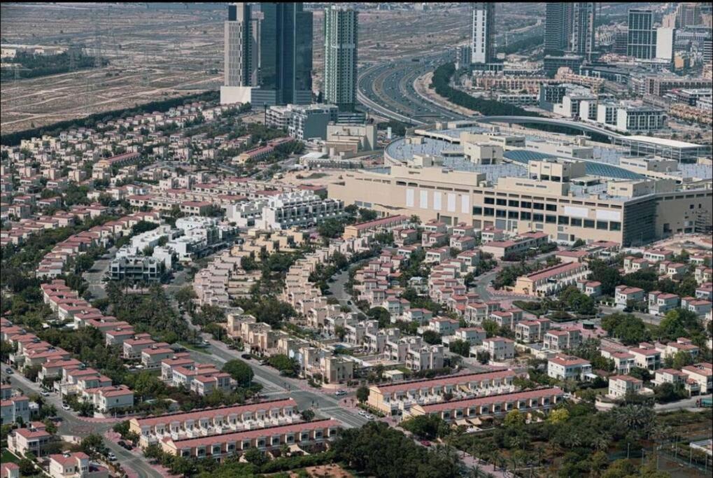 In Novotel Jvt Comfort For 4 Guests Dubaï
