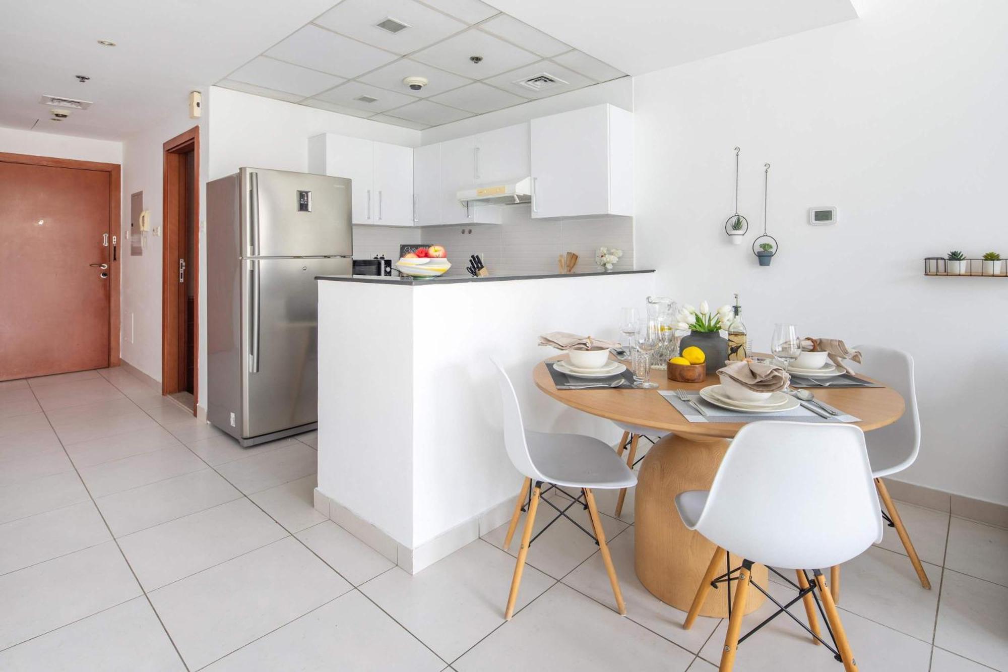 Frank Porter - Marina Views Apartemen *