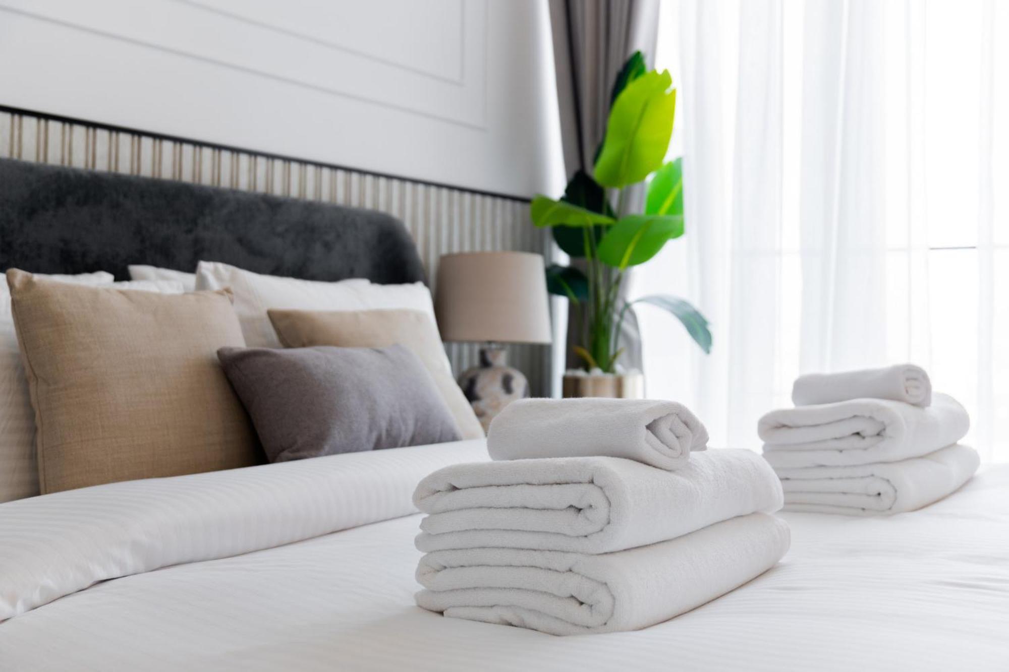 Skyline Views & Calm Nights - 1br Jvc And Free Baby Gear Apartment *