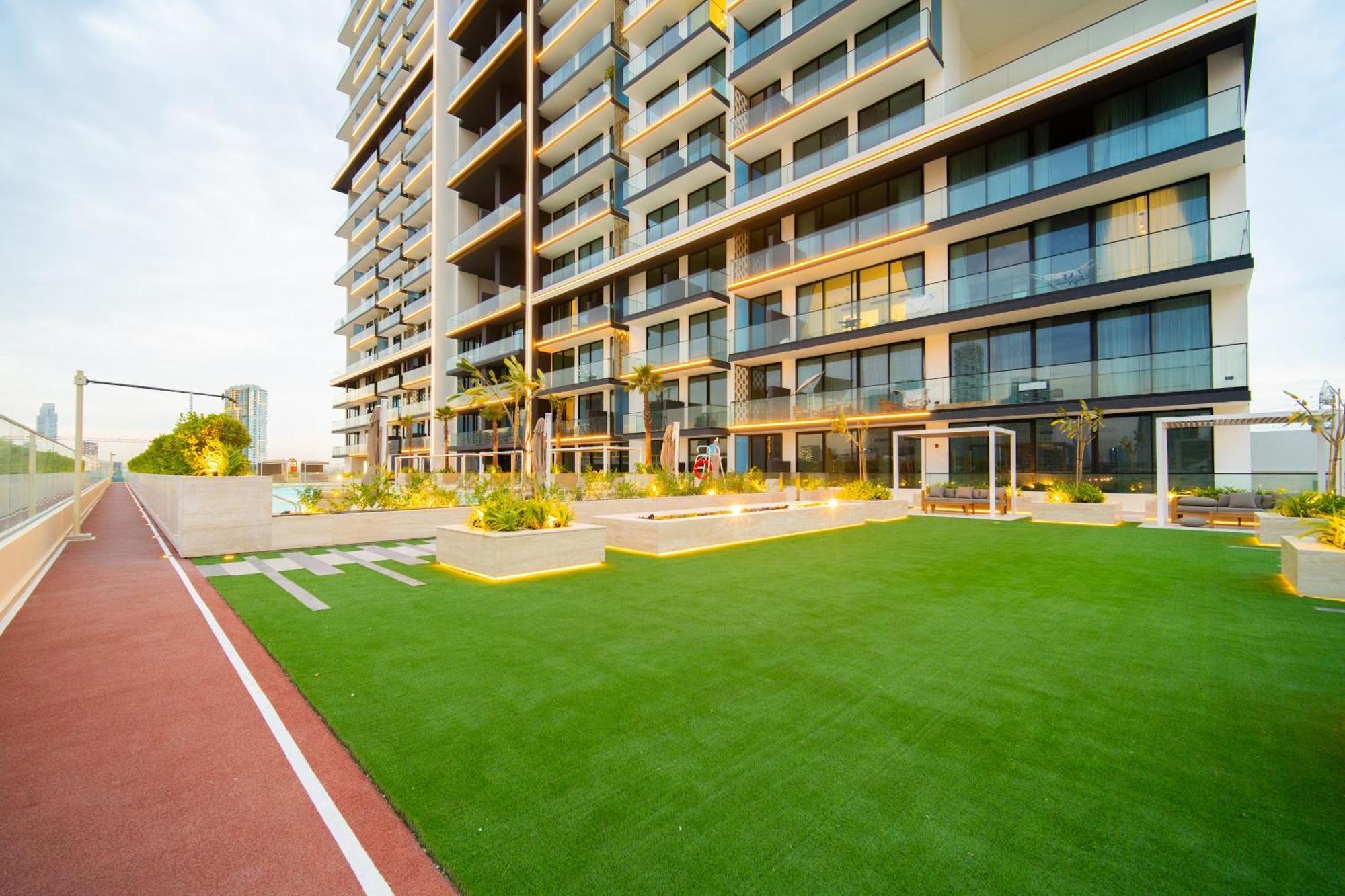 Apartment Skyline Views & Calm Nights - 1br Jvc And Free Baby Gear Dubai